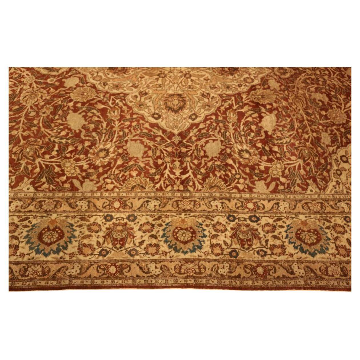 Laine Tapis persan ancien de Tabriz du 19ème siècle en vente
