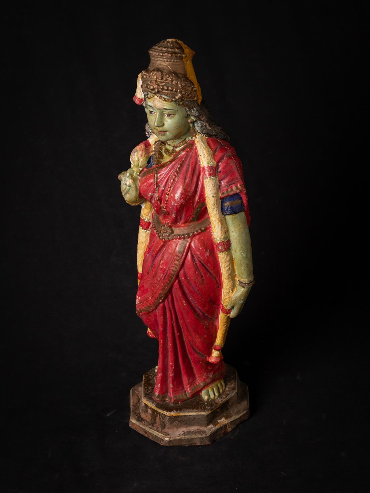Statue Meenakshi du 19e siècle en poterie ancienne de l'Inde en vente 2