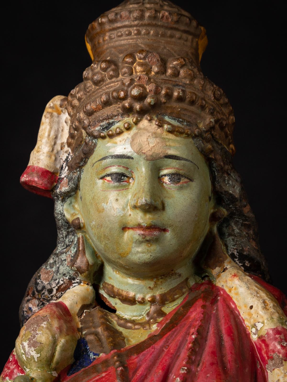 Statue Meenakshi du 19e siècle en poterie ancienne de l'Inde en vente 3