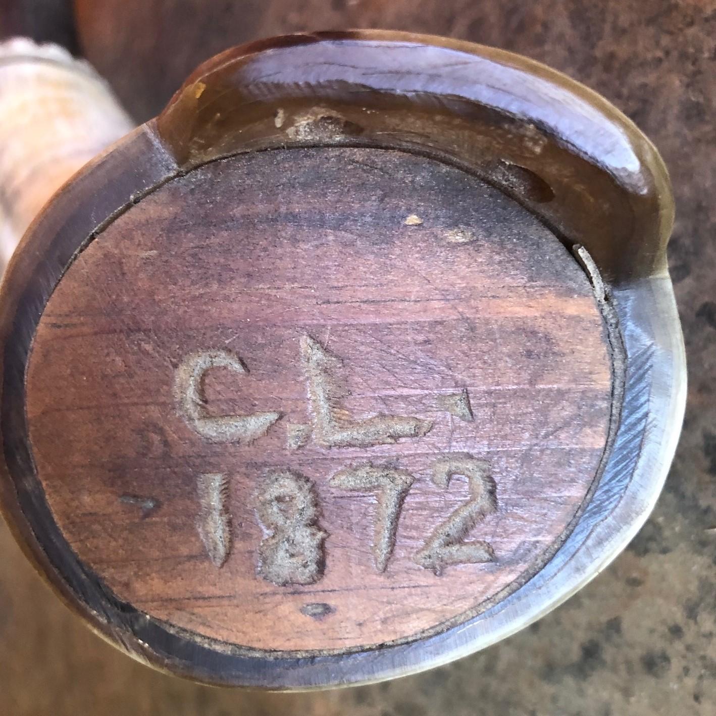 Antikes Puderhorn des 19. Jahrhunderts mit Schraubstuhl im Zustand „Gut“ im Angebot in San Diego, CA