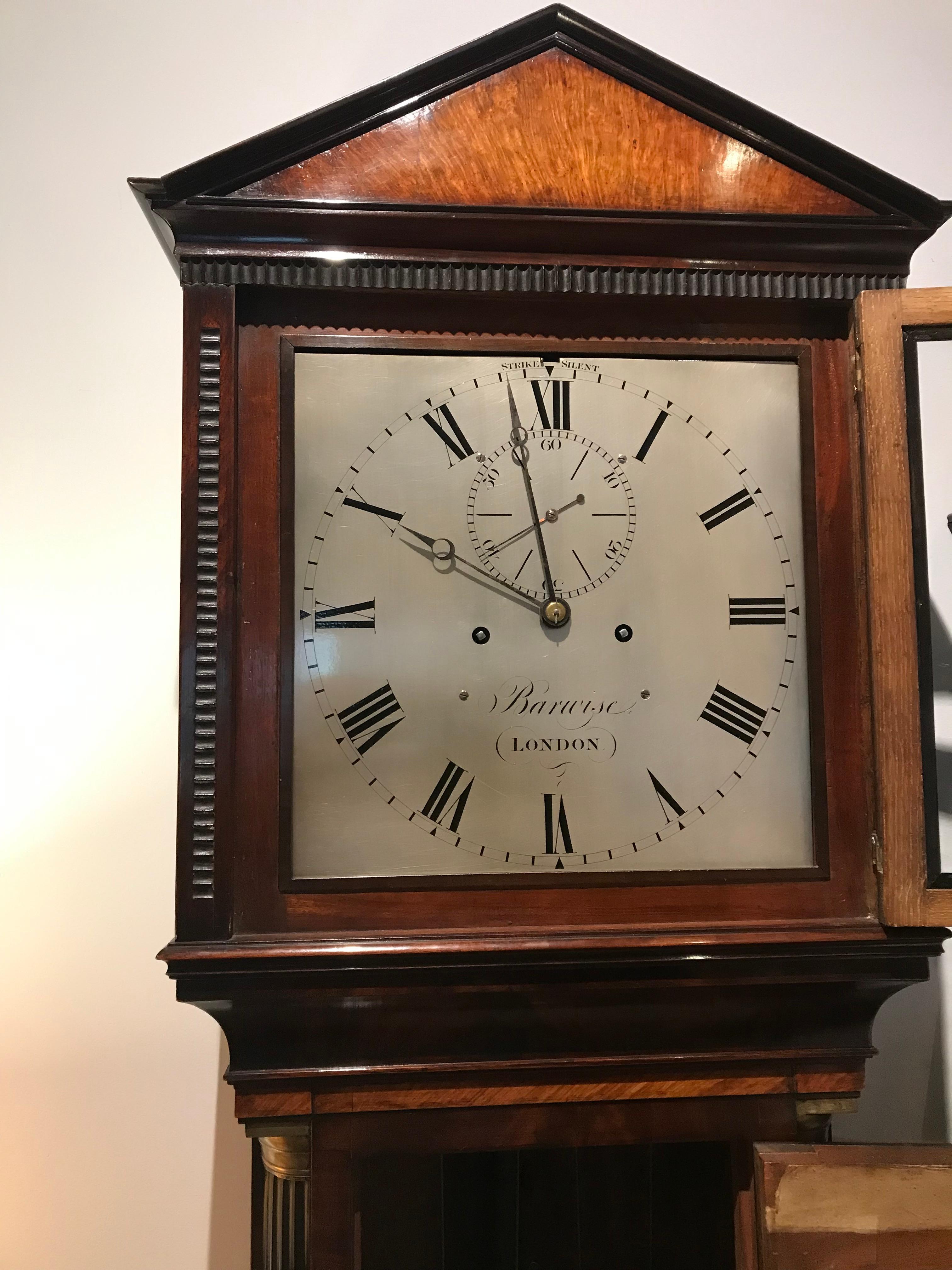 Début du XIXe siècle Horloge de parquet en acajou de style Régence du XIXe siècle, par John Barwise de Londres en vente