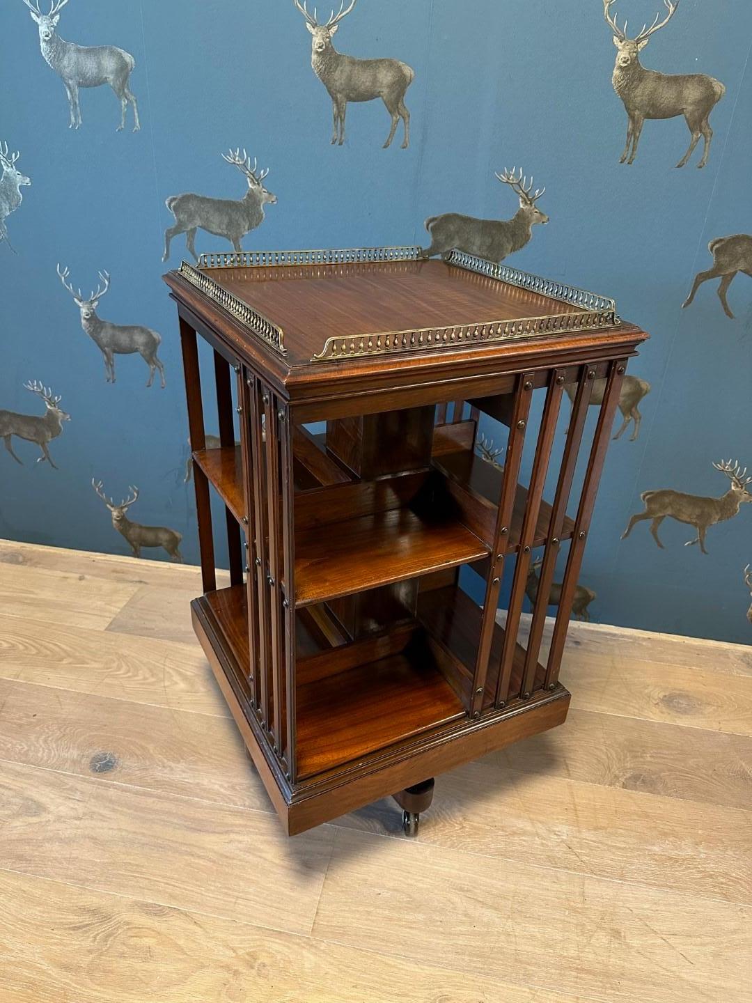 Beautiful antique book mill, completely solid mahogany. The fencing on top is special. Beautiful warm color, top quality and cast iron base. It was made by the famous 19th century English furniture manufacturer Maple & Co. 

Size: 49cm x 49cm x
