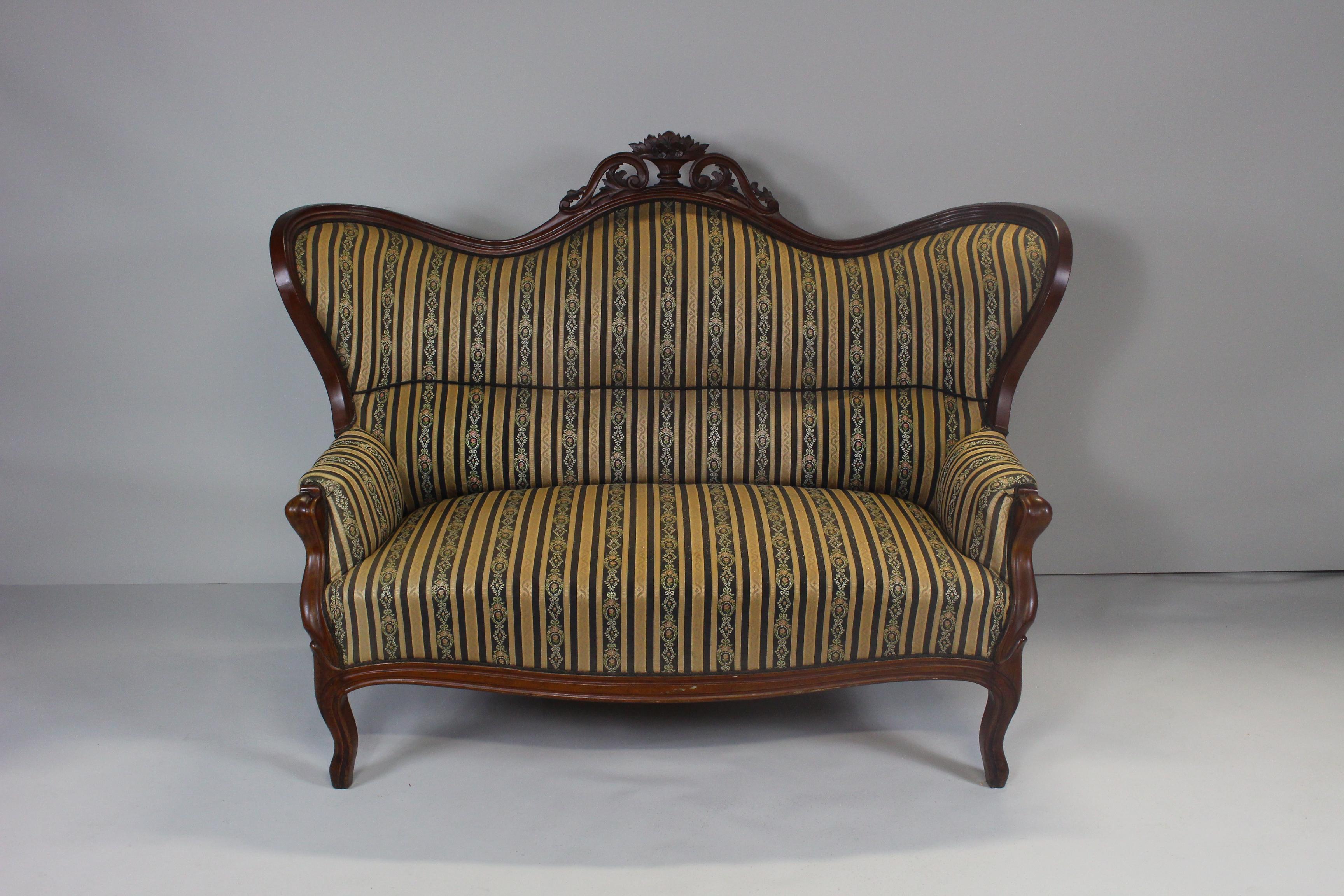 Beautiful carved rococo sofa from the late 19th century.
Seat made of belts and springs, upholstery in very good condition.
Stable construction, mahogany wood.
 
