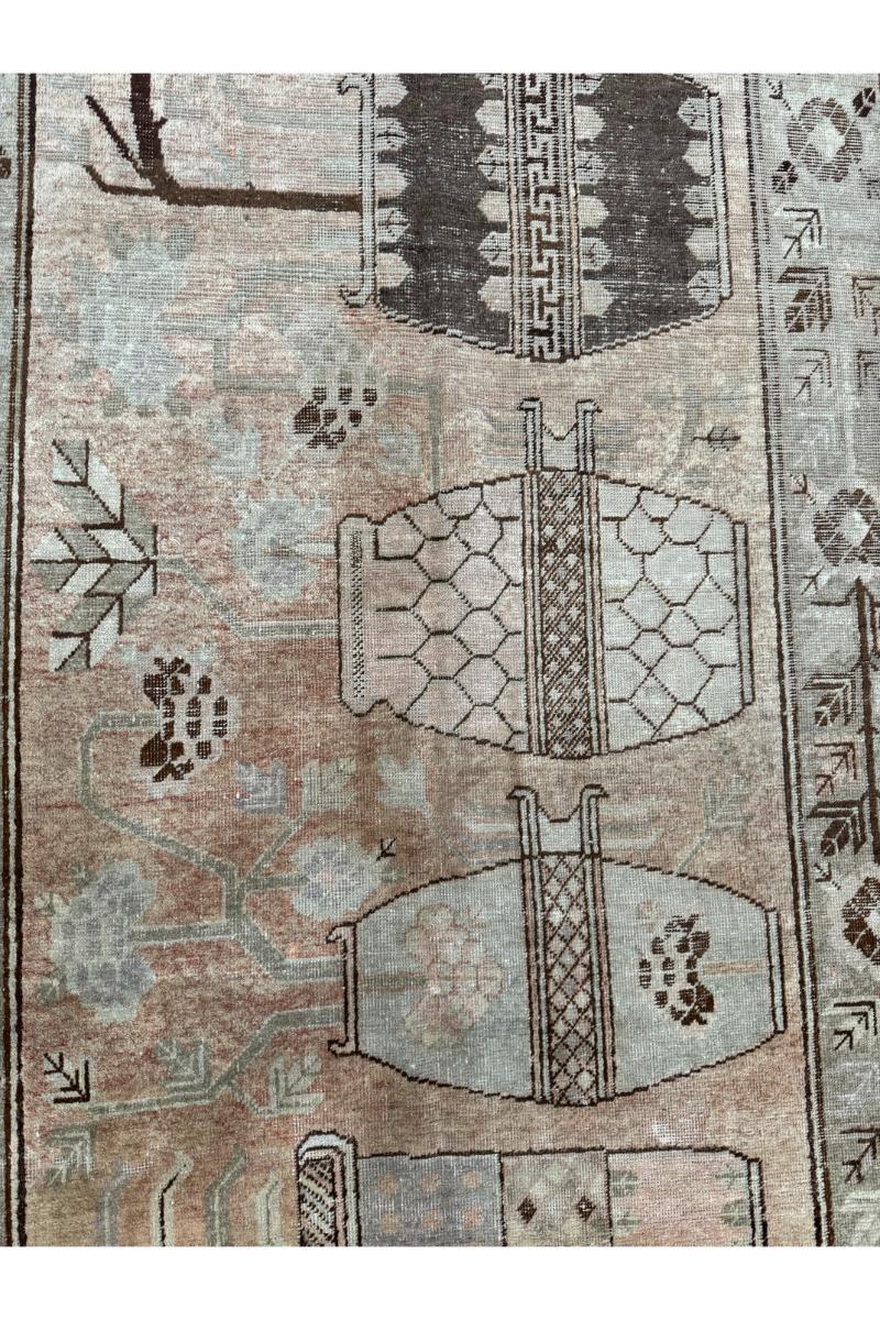 Zeitlose Eleganz: Authentischer Samarkand-Teppich aus dem 19. Jahrhundert - Verschönern Sie Ihren Raum mit diesem exquisiten antiken Stück, das 8,4' x 5,1' misst. Mit Präzision gefertigt und im amerikanischen Stil gehalten, ist es eine faszinierende