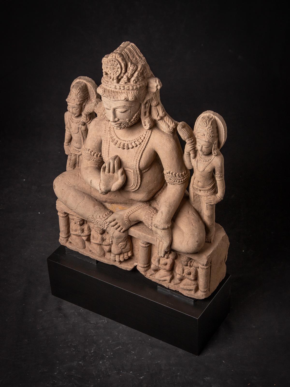 19th century antique sandstone statue of the god Kuber from India For Sale 7