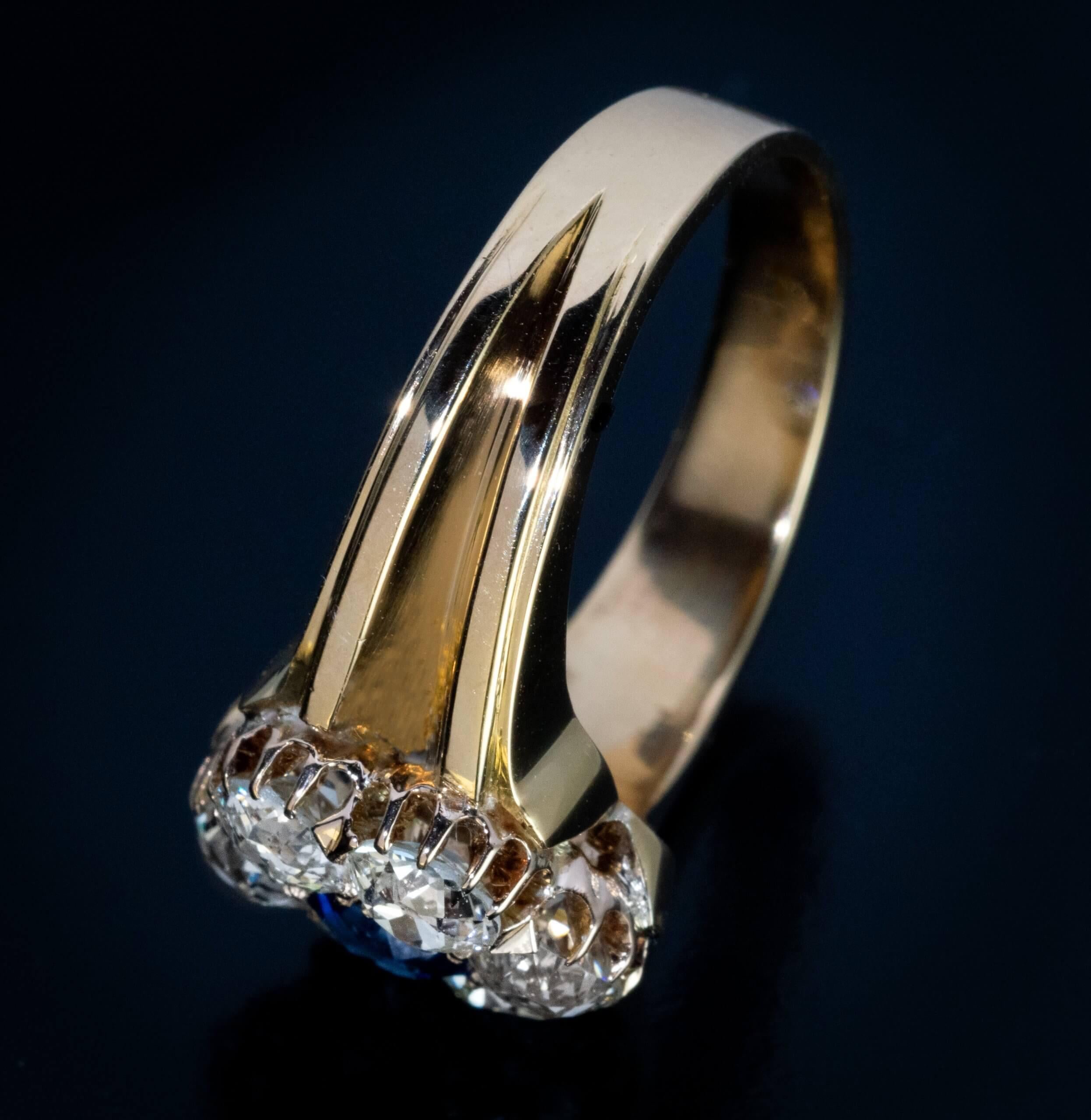 Bague ancienne du 19e siècle à saphir et diamant Bon état - En vente à Chicago, IL