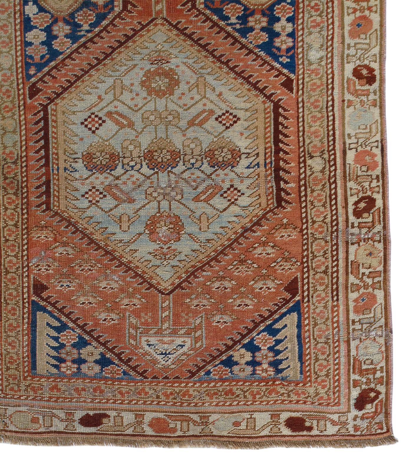 XIXe siècle Tapis de couloir persan ancien Serab du 19ème siècle en vente