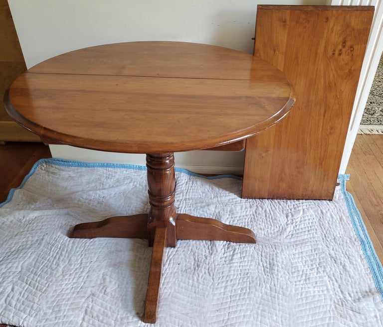 American Colonial 19th Century Antique Solid Maple Pedestal Kitchen Table For Sale