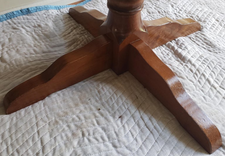 19th Century Antique Solid Maple Pedestal Kitchen Table In Good Condition For Sale In Germantown, MD