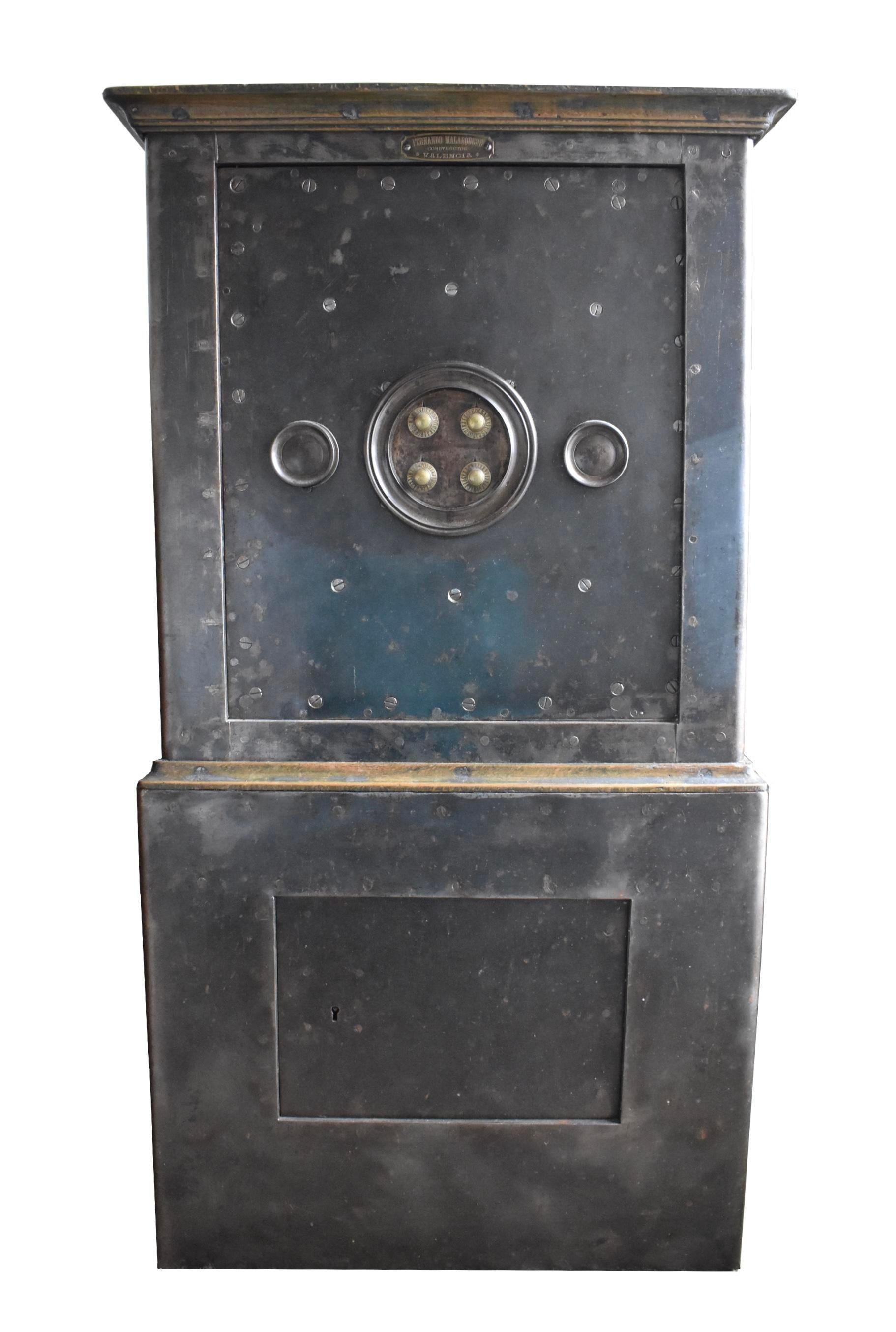 Gorgeous Spanish iron safe from the early 1800s. As shown in the pictures, the safe was built in Valencia and has a still fully functional lock. A new key was made to work the lock. The safe is composed of two compartment: the top one is the locked