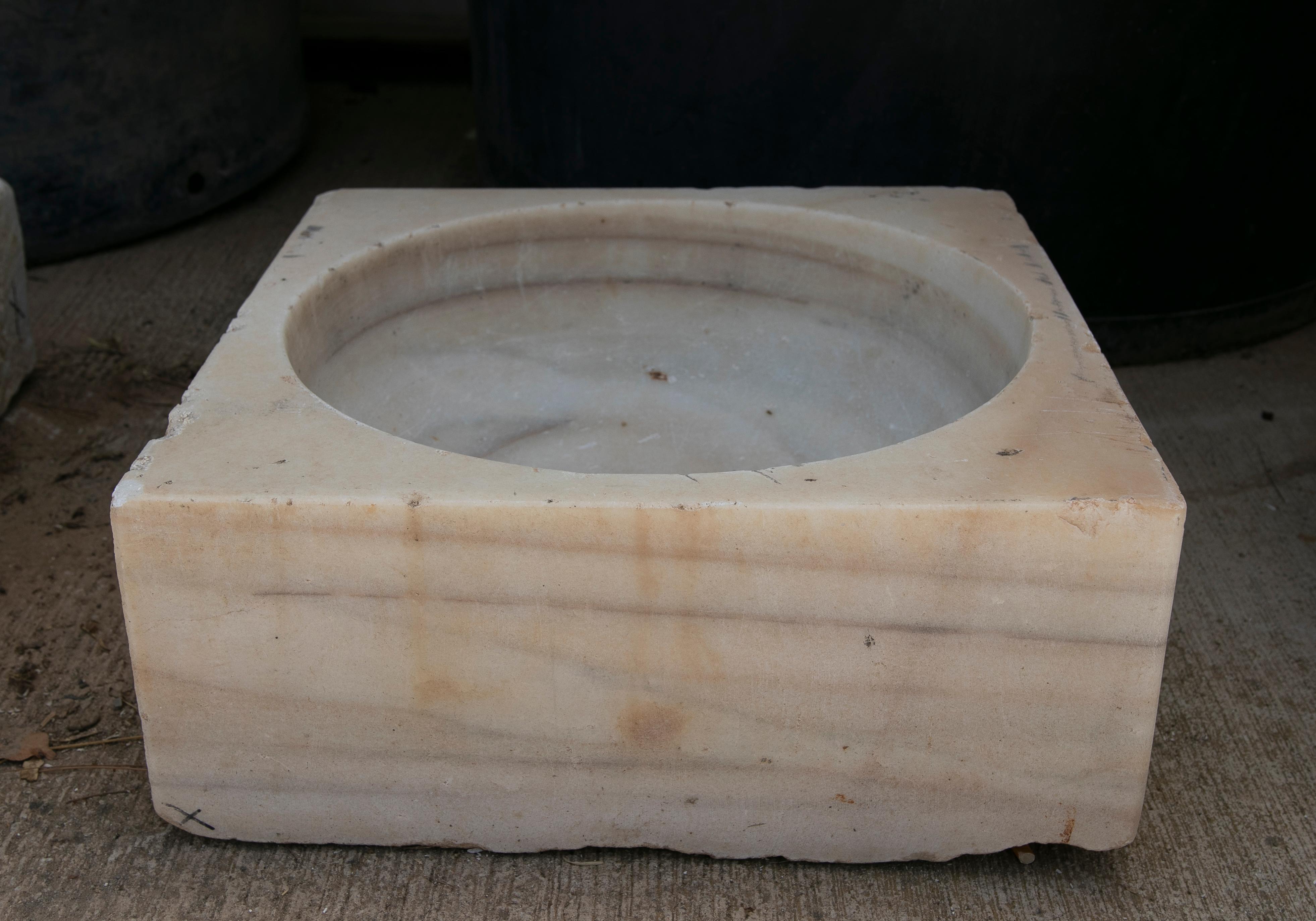 19th Century Antique Spanish White Marble Sink For Sale 8