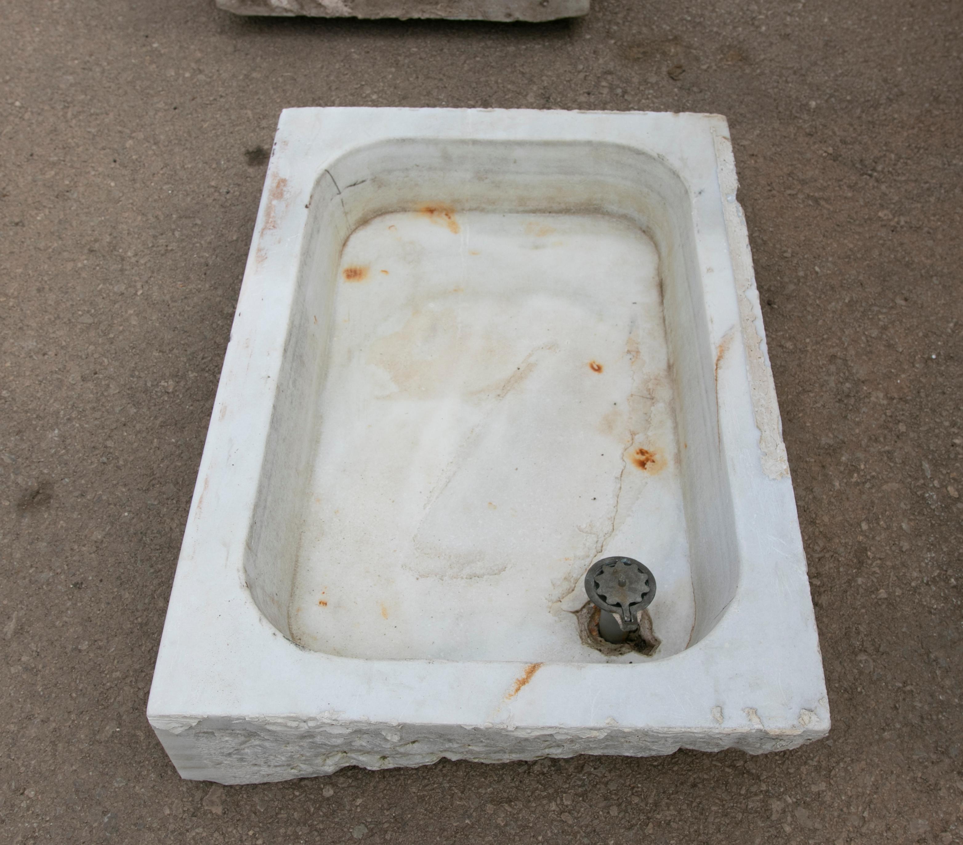 19th Century Antique Spanish White Marble Sink For Sale 9