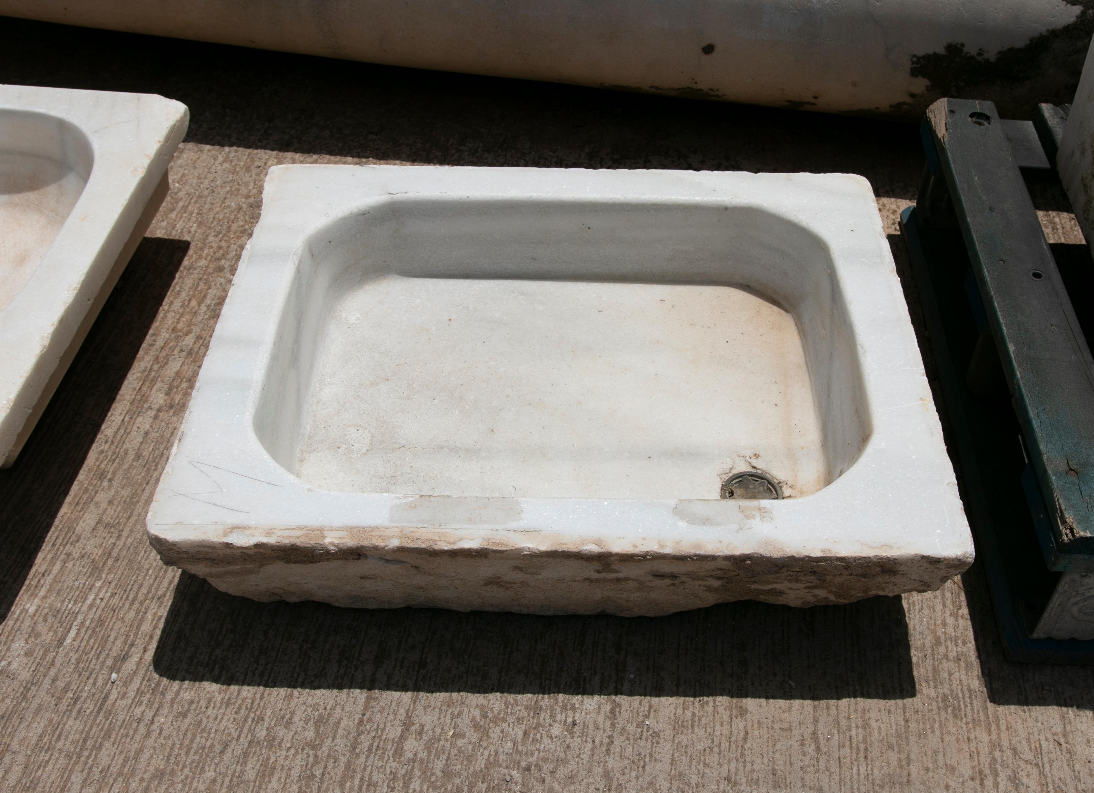 19th Century Antique Spanish White Marble Sink In Good Condition For Sale In Marbella, ES