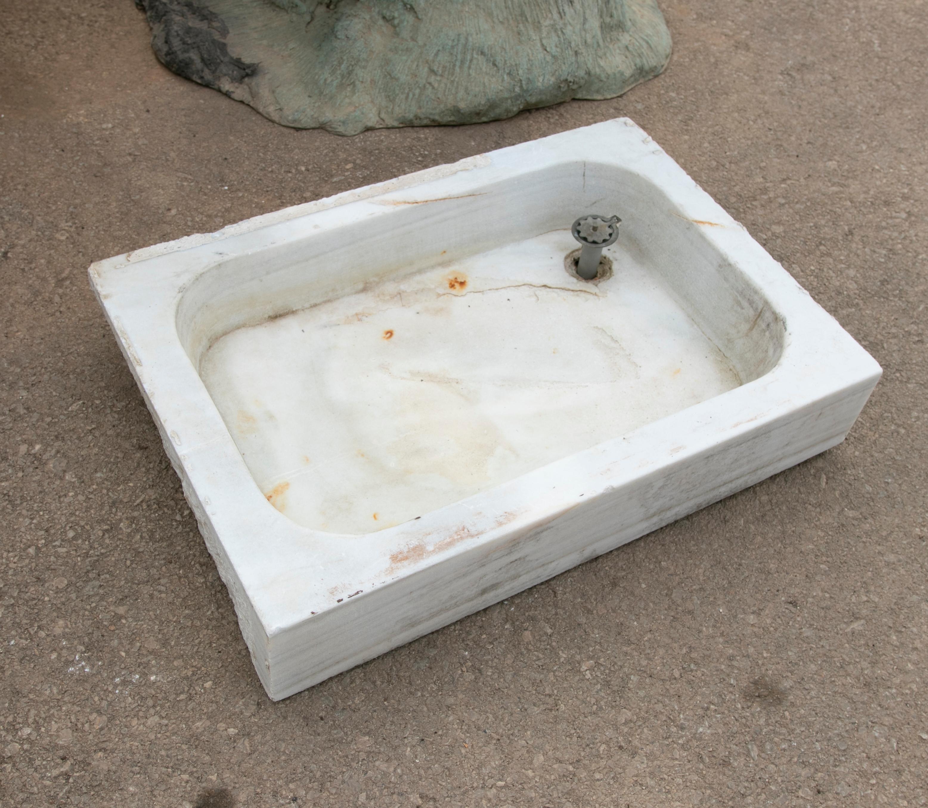 Hand-Carved 19th Century Antique Spanish White Marble Sink For Sale