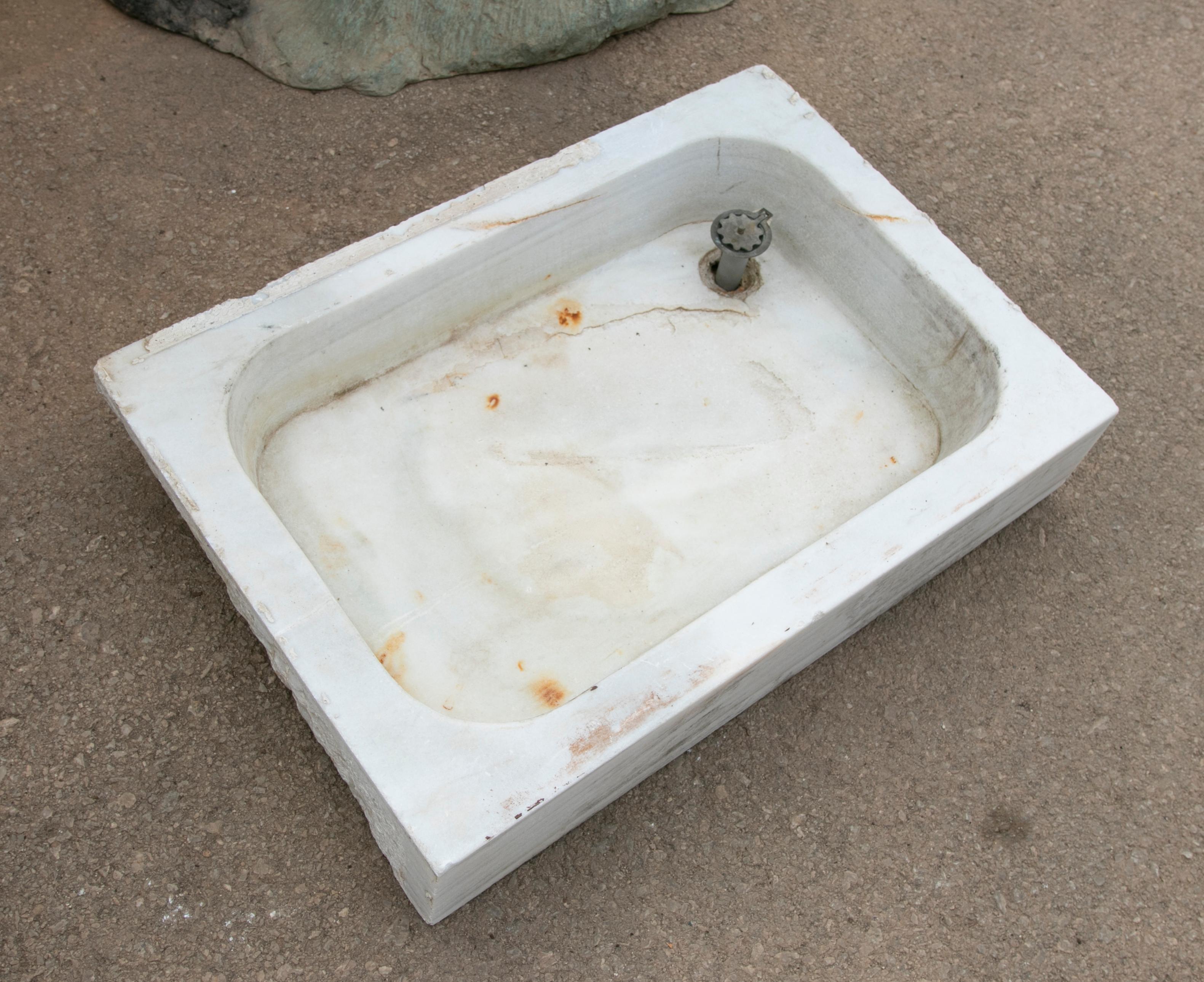 19th Century Antique Spanish White Marble Sink In Good Condition For Sale In Marbella, ES