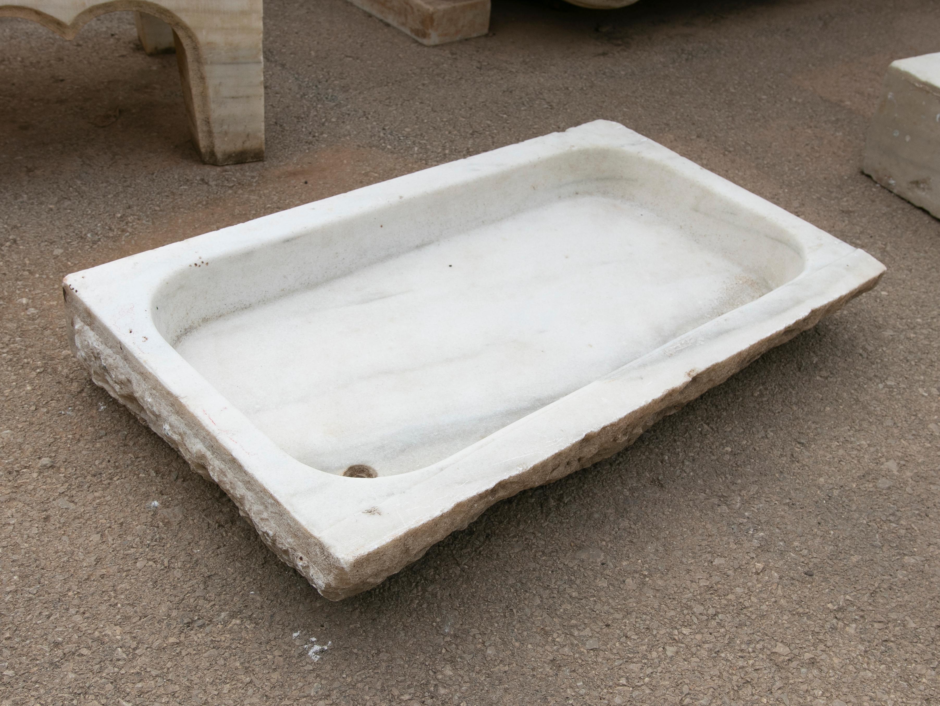 19th Century Antique Spanish White Marble Sink In Good Condition For Sale In Marbella, ES