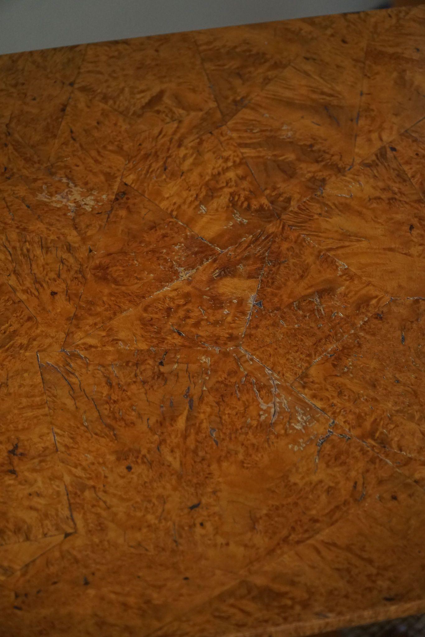 Table carrée à abattants ancienne du 19ème siècle en bois de ronce, fabriquée à la main en Suède en vente 6