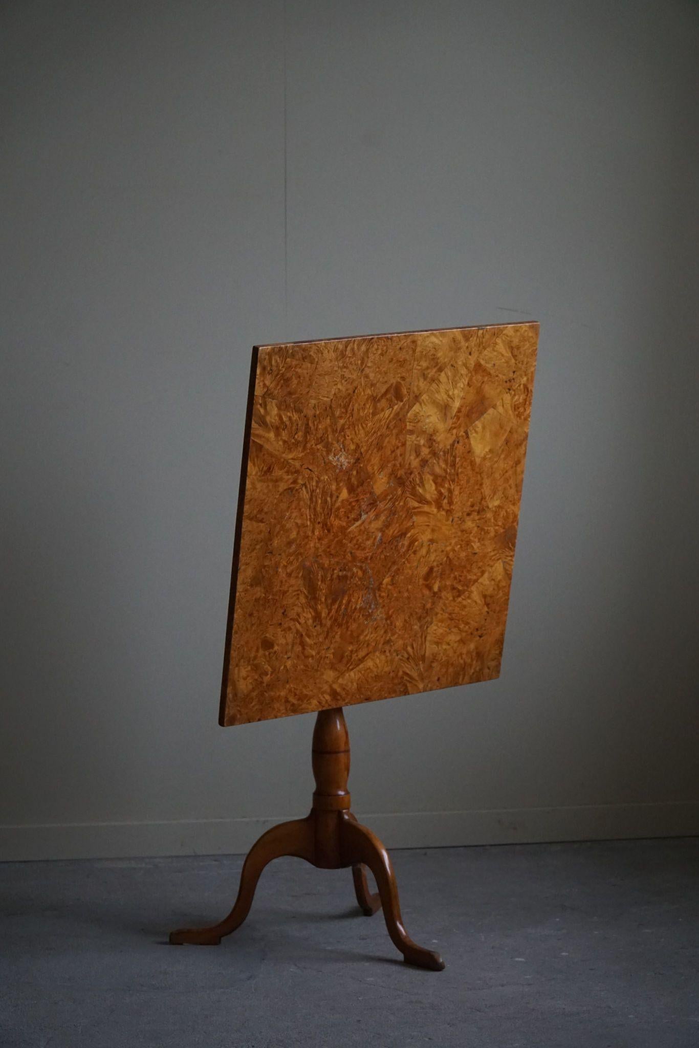 Broussin Table carrée à abattants ancienne du 19ème siècle en bois de ronce, fabriquée à la main en Suède en vente