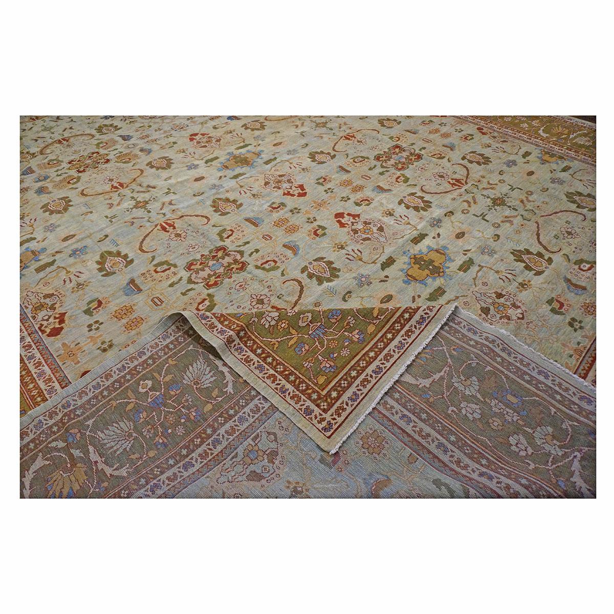 Antiker persischer Sultanabad-Teppich in Übergröße 14x22 in Weichgrün und Blau aus dem 19. Jahrhundert im Angebot 1