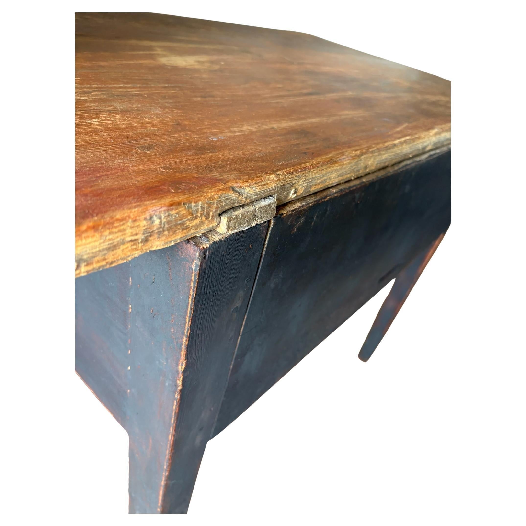 Mesa de campo sueca antigua del siglo XIX con cajón en Bueno estado para la venta en Kvidinge, SE