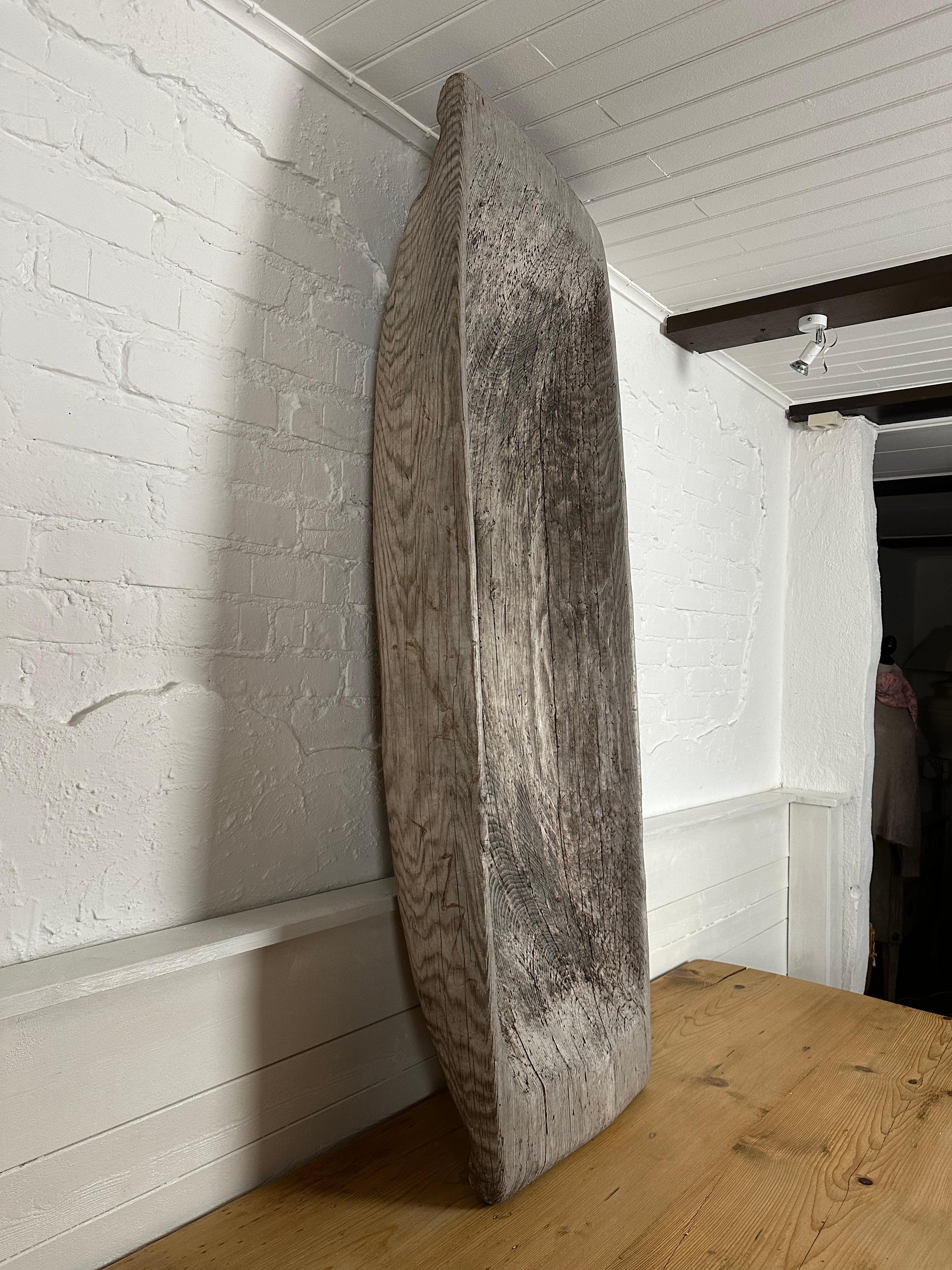 Plat décoratif rustique suédois ancien du 19ème siècle sculpté à la main en vente 3