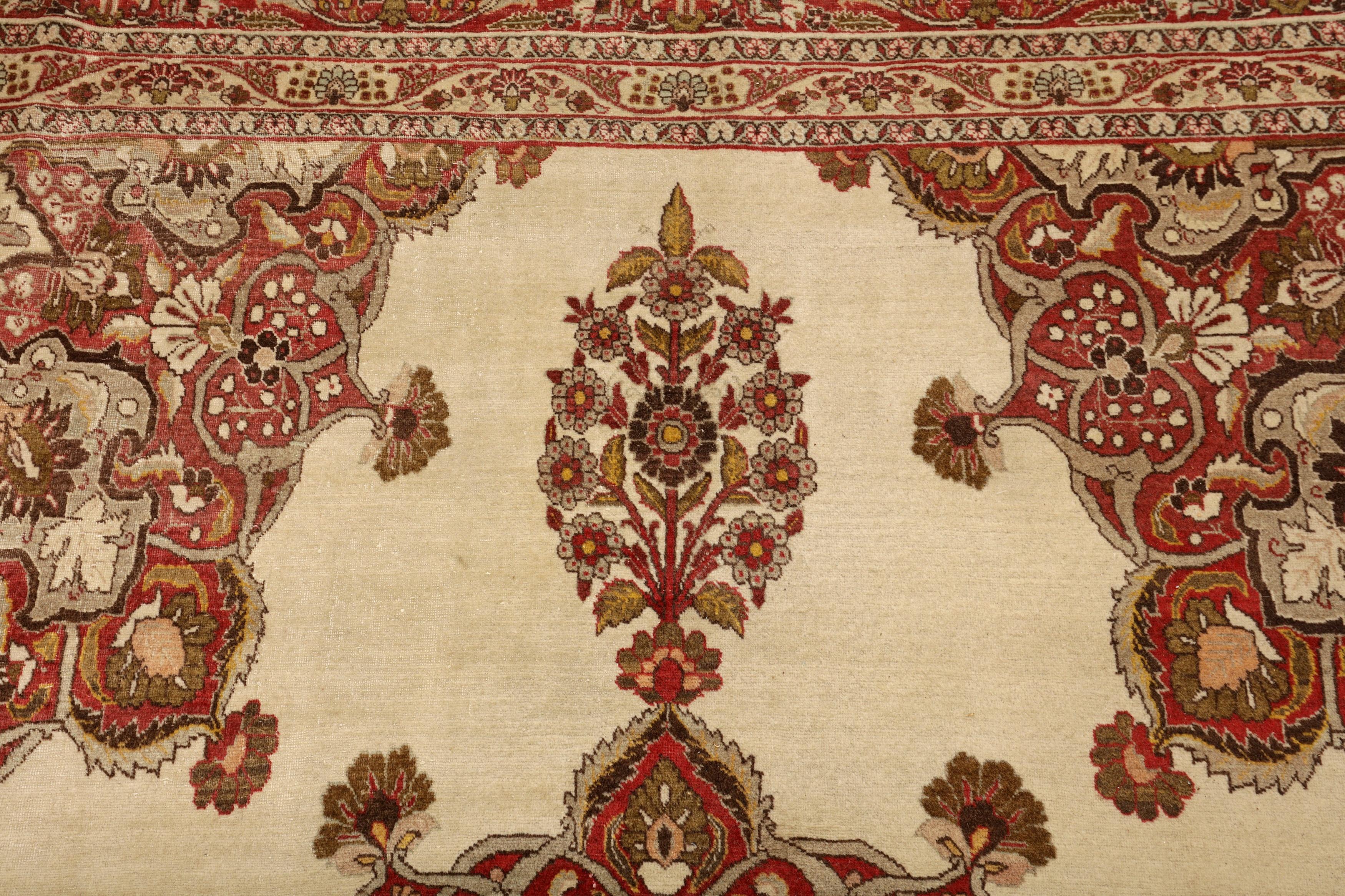 Noué à la main Tapis persan ancien de Tabriz en vente