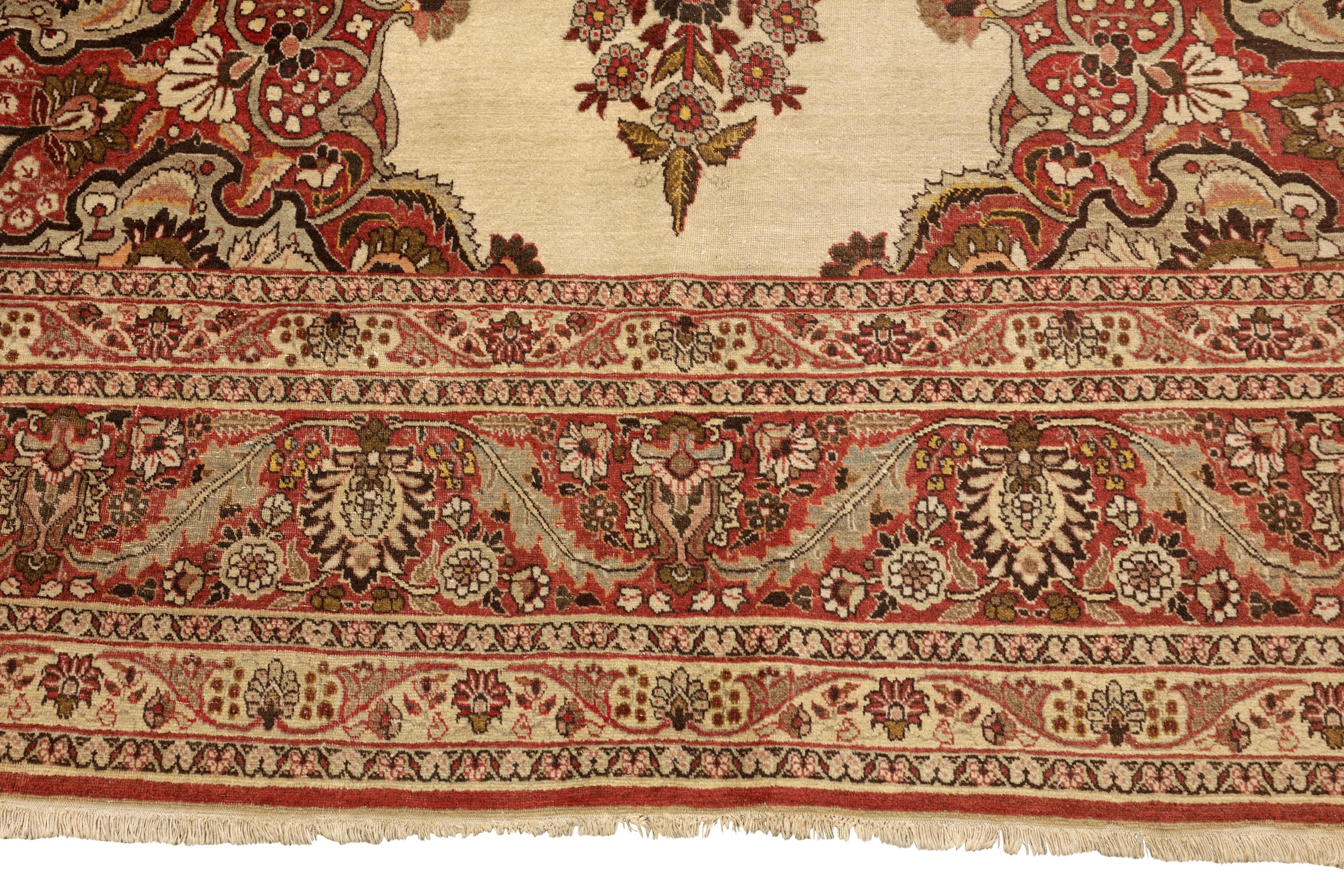 XIXe siècle Tapis persan ancien de Tabriz en vente