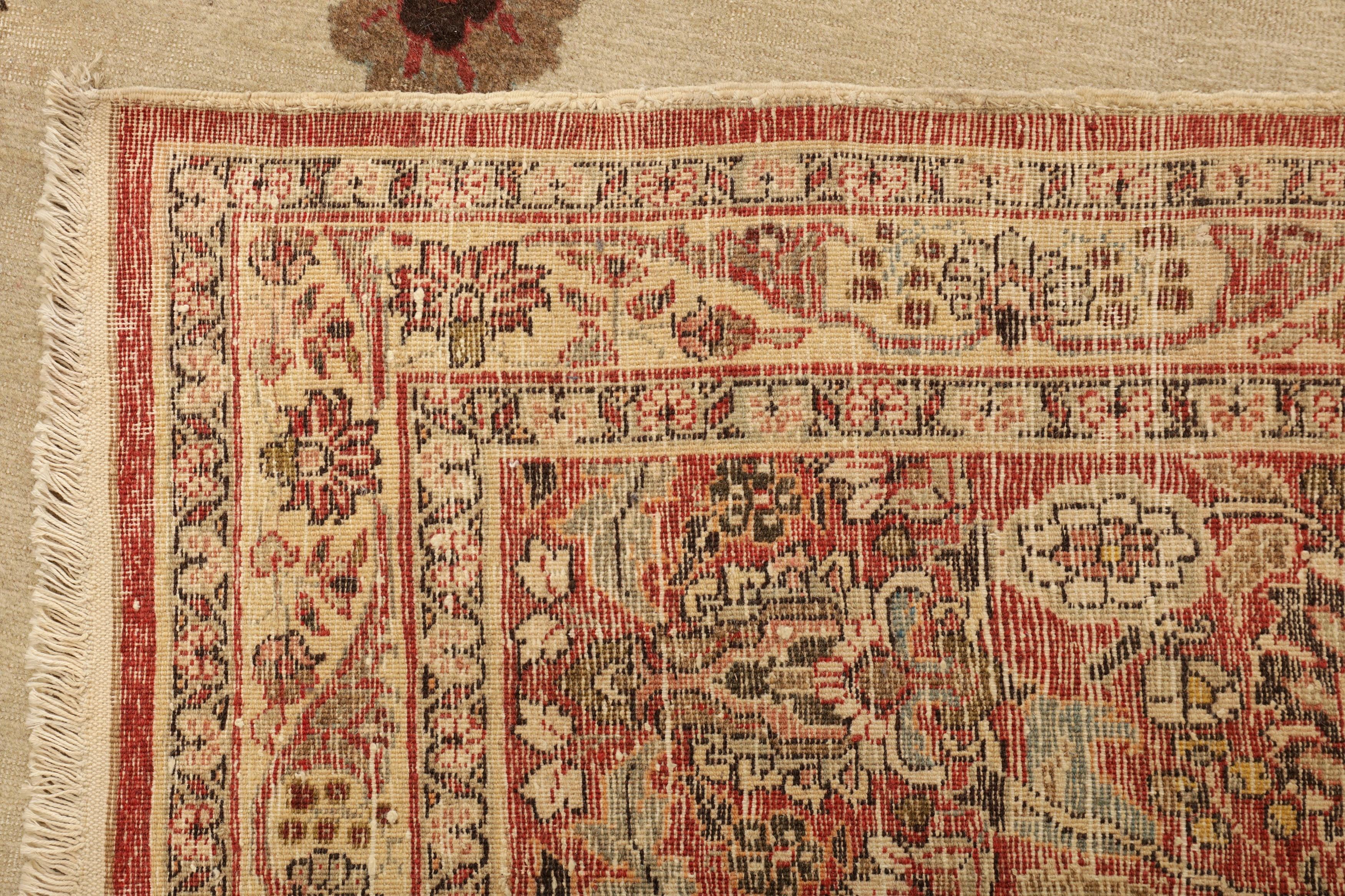 Tapis persan ancien de Tabriz en vente 1