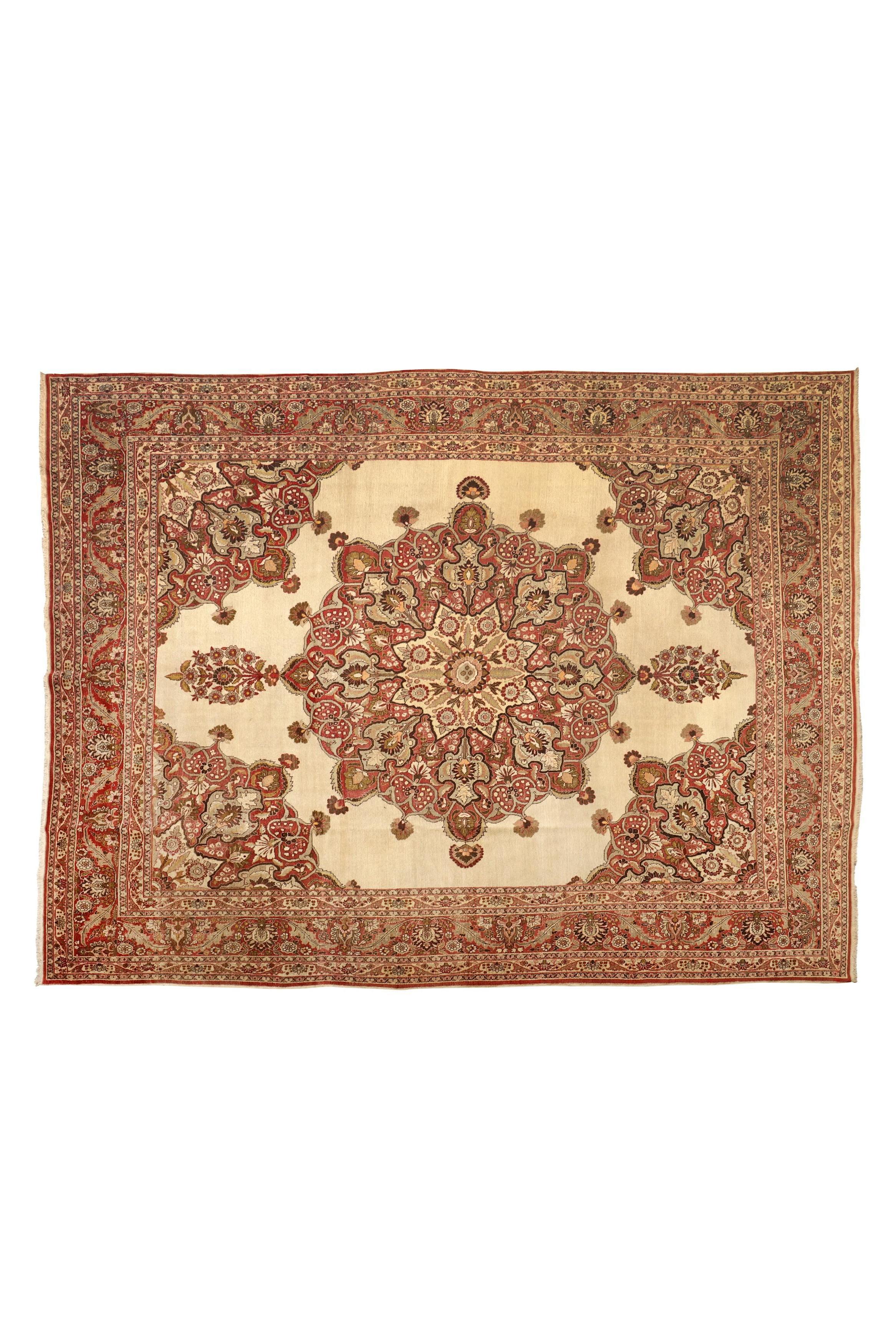 Tapis persan ancien de Tabriz en vente 2