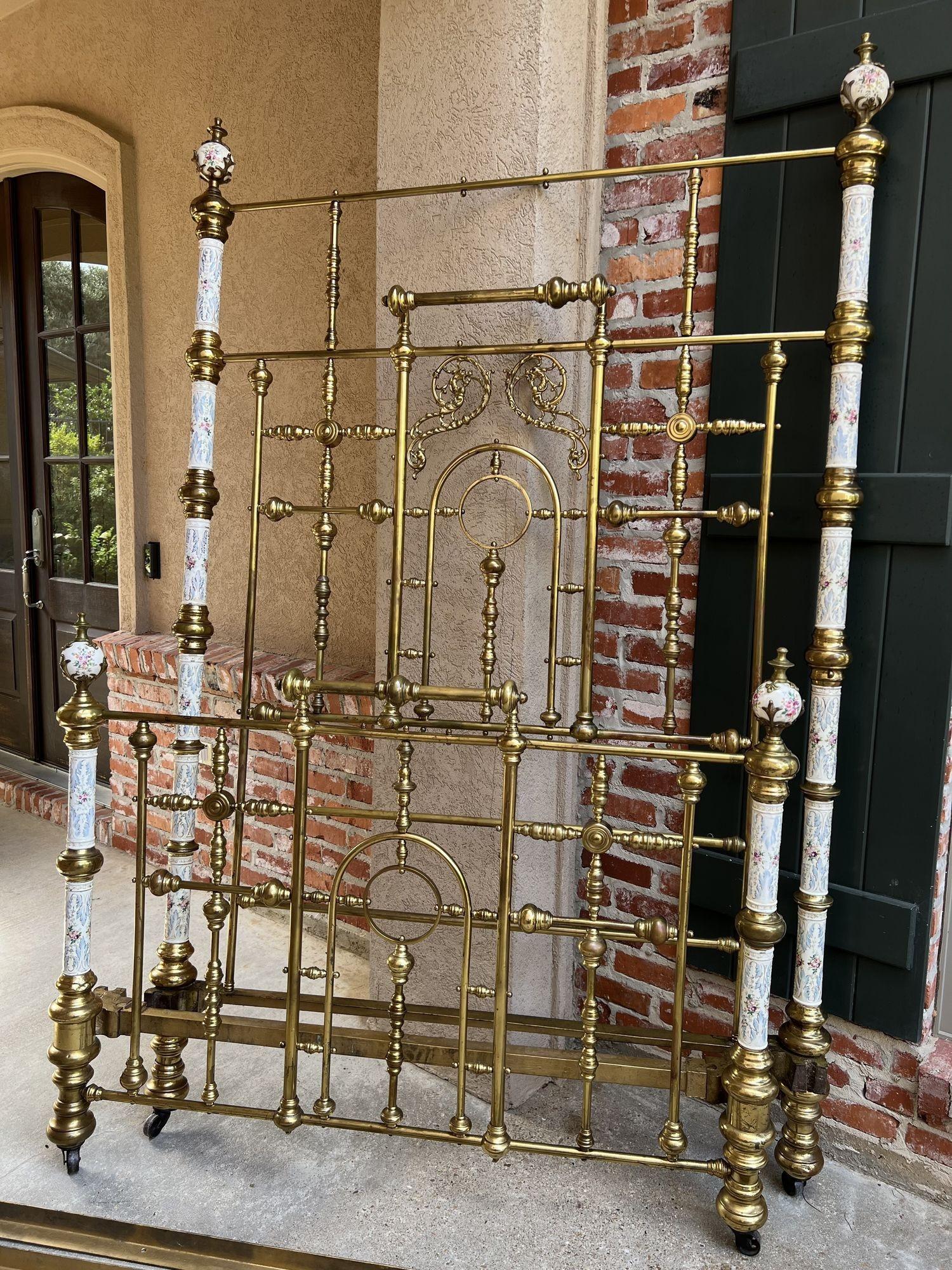 19ème siècle Antique Tall Victorian Brass Bed Full Frame Porcelain Hand Painted 6
