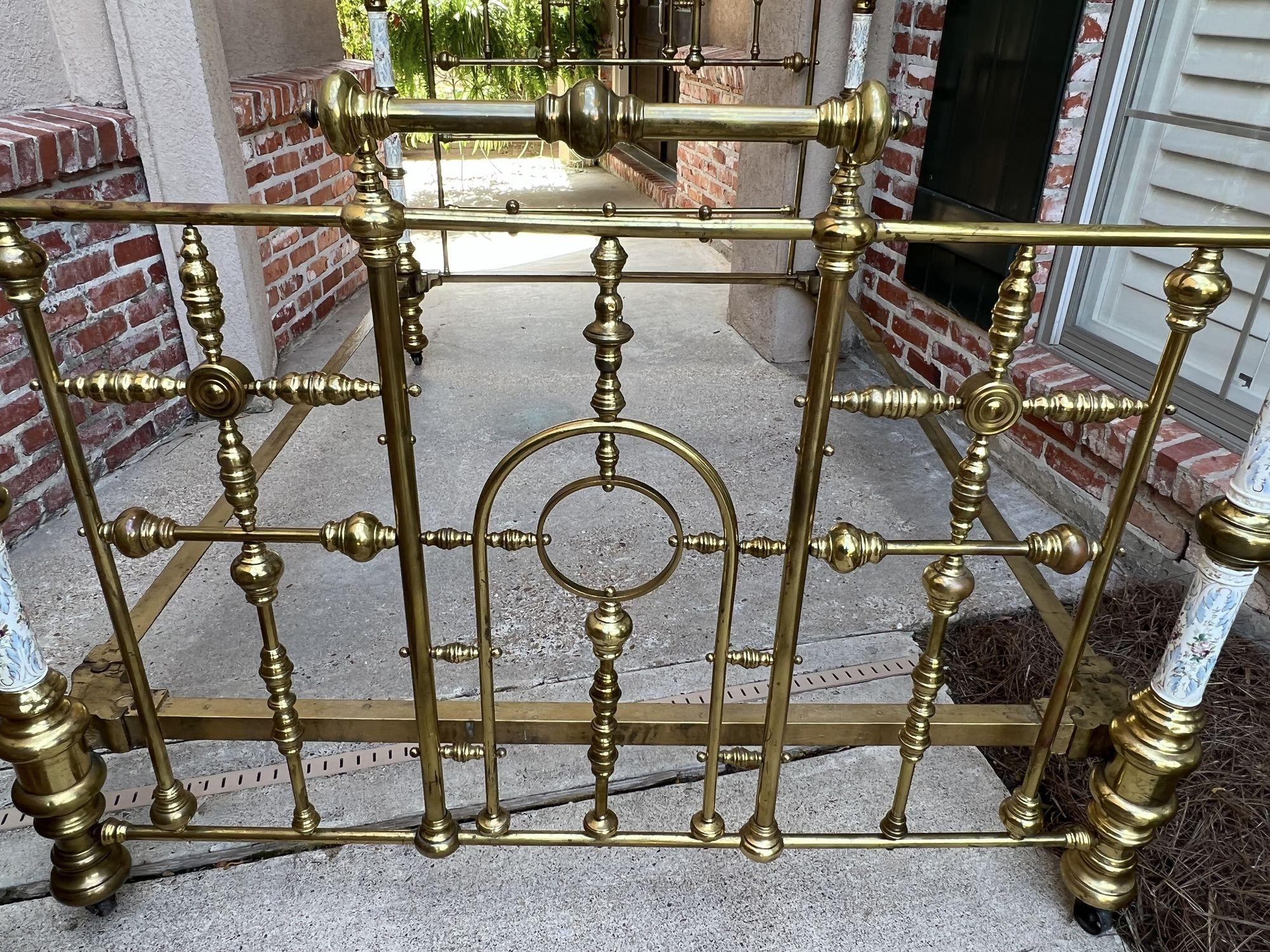 19ème siècle Antique Tall Victorian Brass Bed Full Frame Porcelain Hand Painted 9