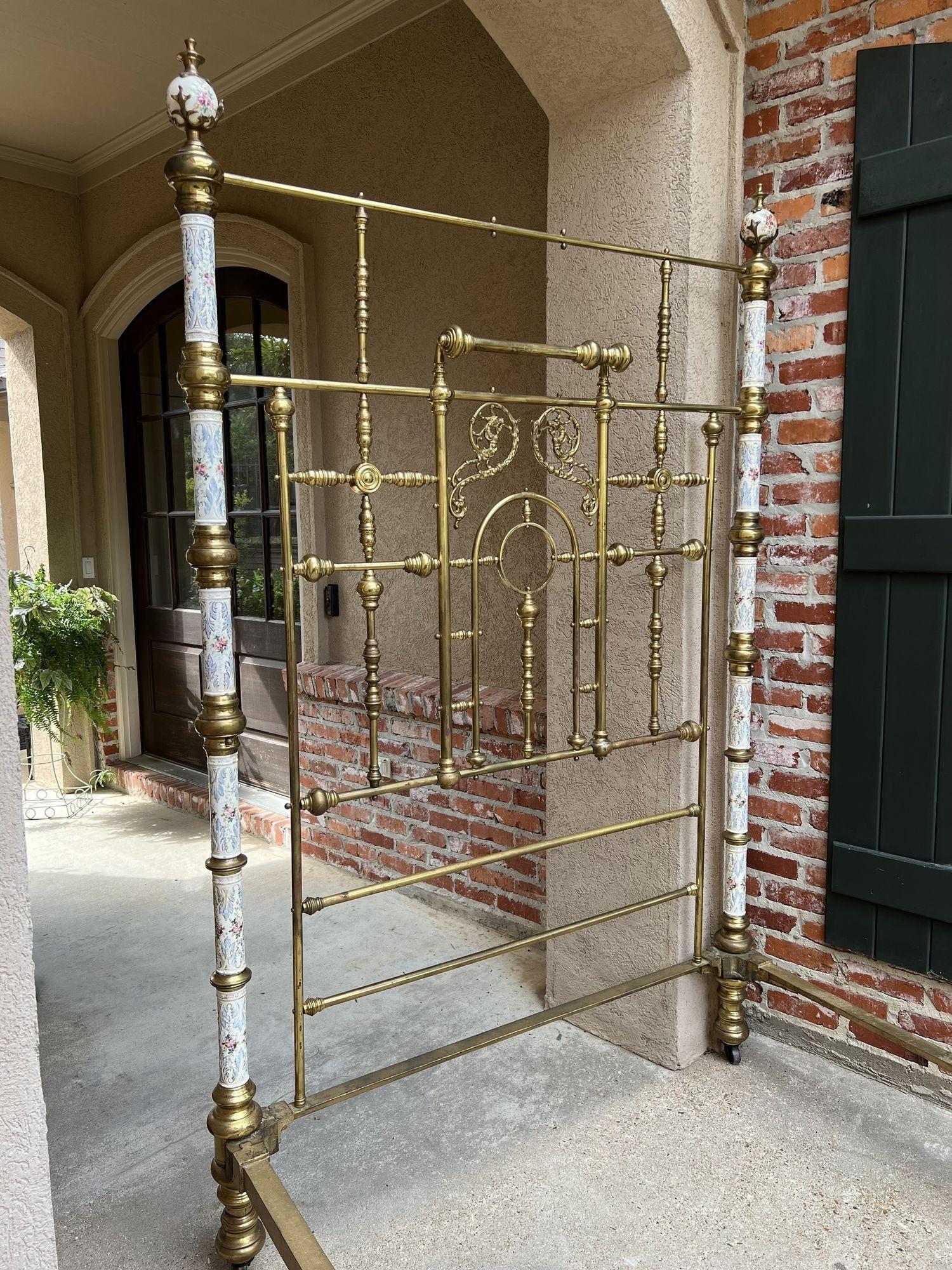 Français 19ème siècle Antique Tall Victorian Brass Bed Full Frame Porcelain Hand Painted