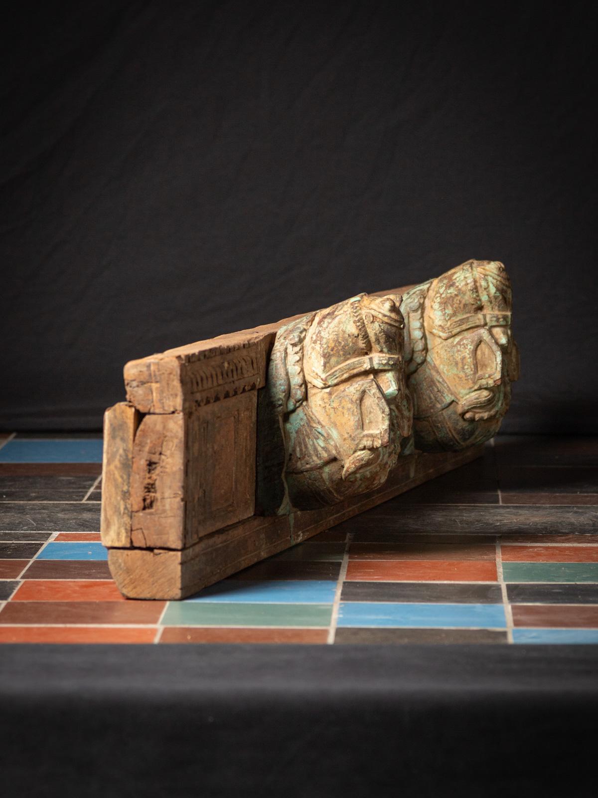 19e siècle Panneau de temple ancien de l'Inde avec deux têtes de cheval de l'Inde 6