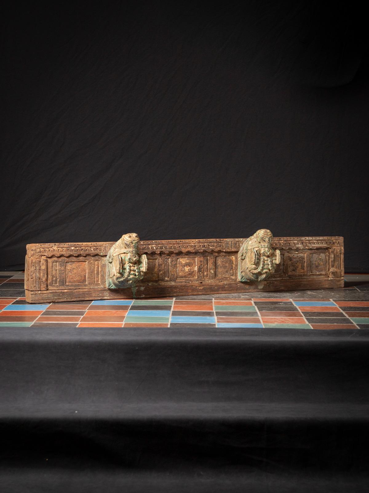 19e siècle Panneau de temple ancien de l'Inde avec deux têtes de cheval de l'Inde 7