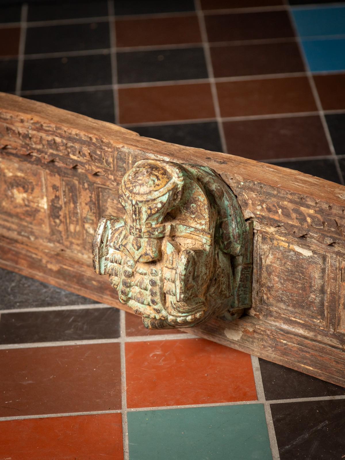 19e siècle Panneau de temple ancien de l'Inde avec deux têtes de cheval de l'Inde 3