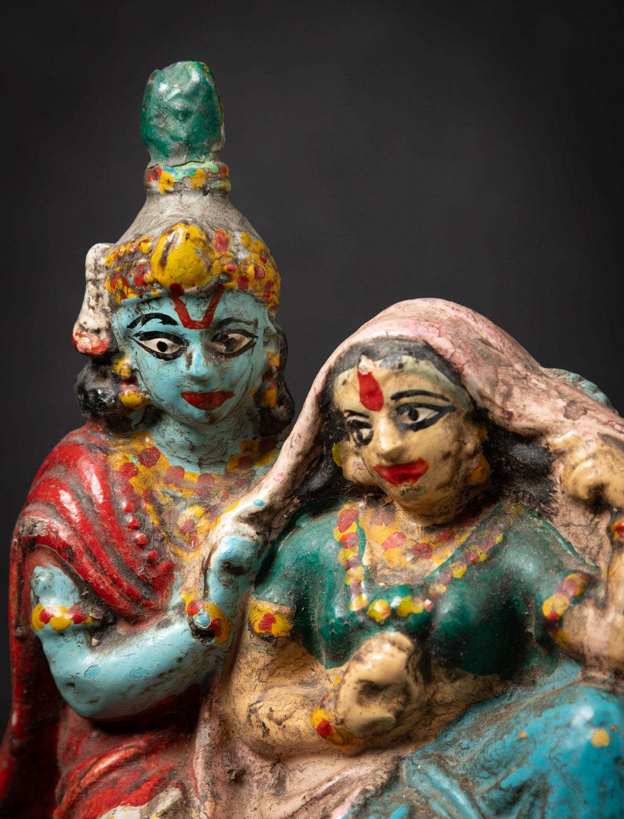 Statua antica in terracotta di Radha e Krishna del XIX secolo proveniente dall'India 2