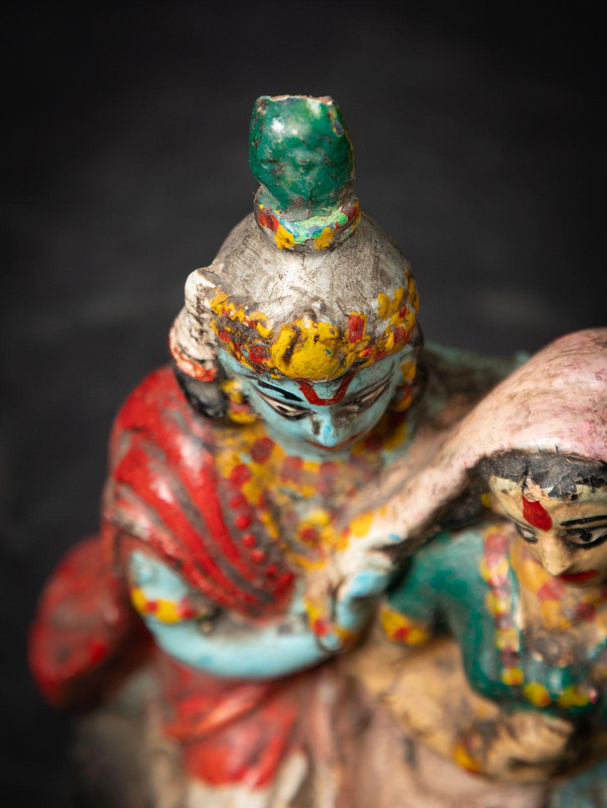 Statua antica in terracotta di Radha e Krishna del XIX secolo proveniente dall'India 4