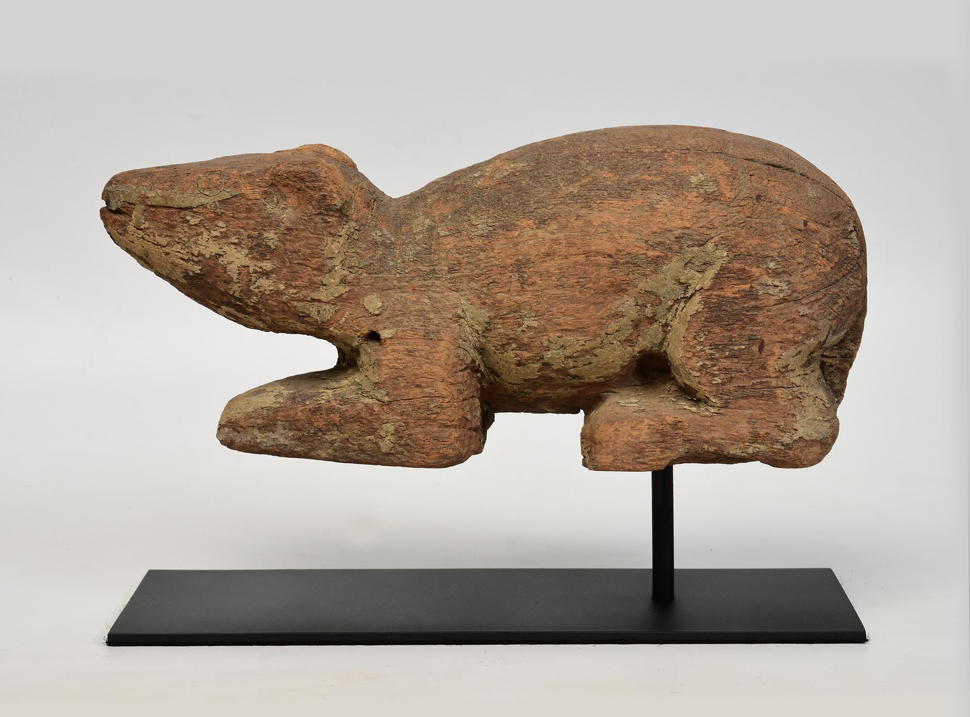 19th Century, Antique Thai Wooden Animal Rat / Mouse In Good Condition For Sale In Sampantawong, TH