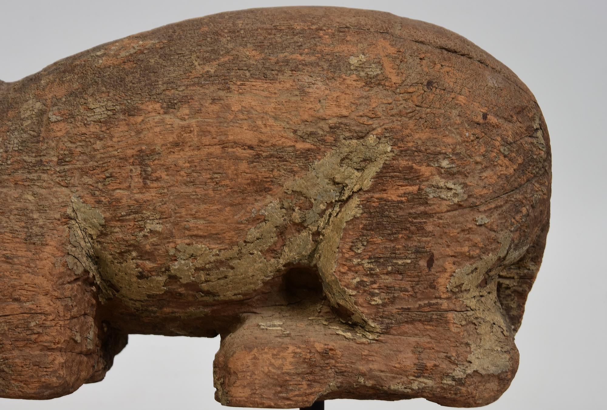 19th Century, Antique Thai Wooden Animal Rat / Mouse For Sale 2
