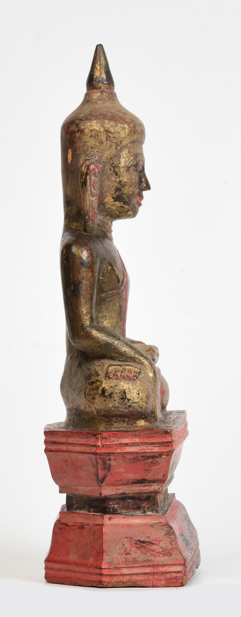 19. Jahrhundert, Antiker thailändischer sitzender Buddha aus Holz im Angebot 6