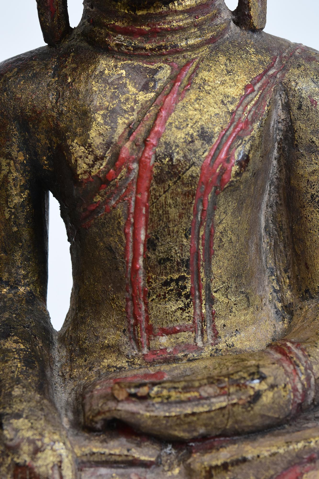 19. Jahrhundert, Antiker thailändischer sitzender Buddha aus Holz (Thailändisch) im Angebot