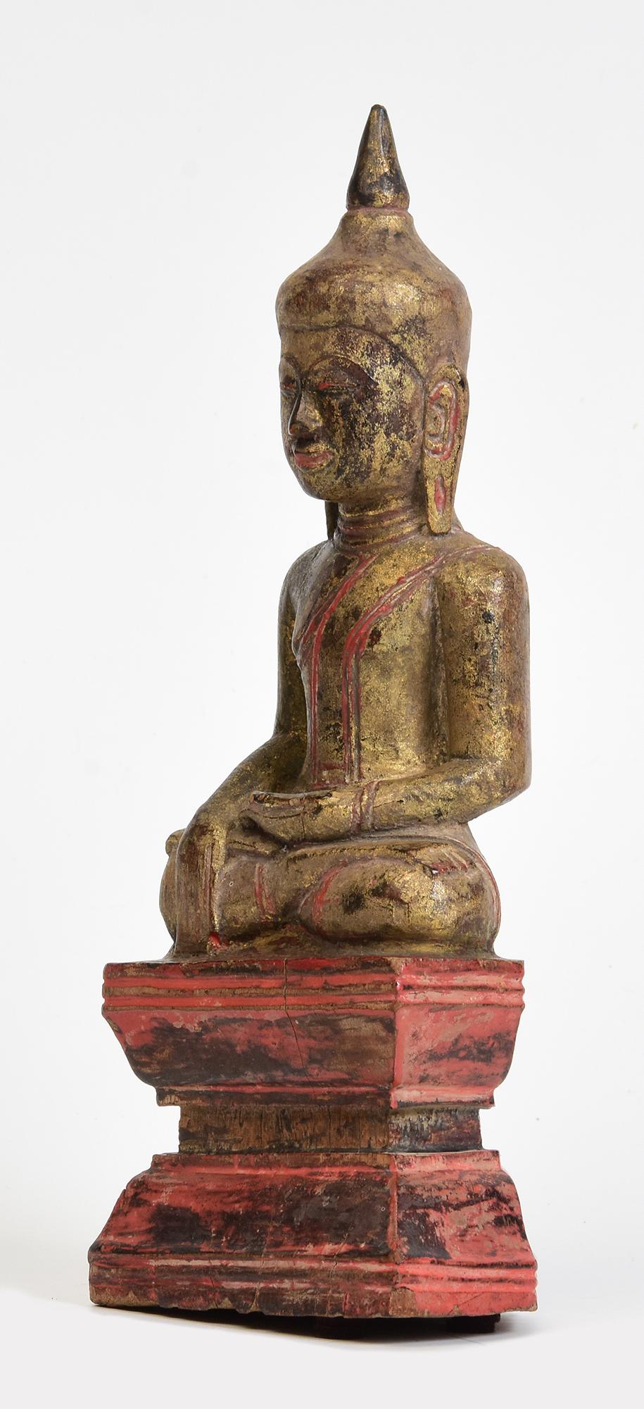 19. Jahrhundert, Antiker thailändischer sitzender Buddha aus Holz im Angebot 1