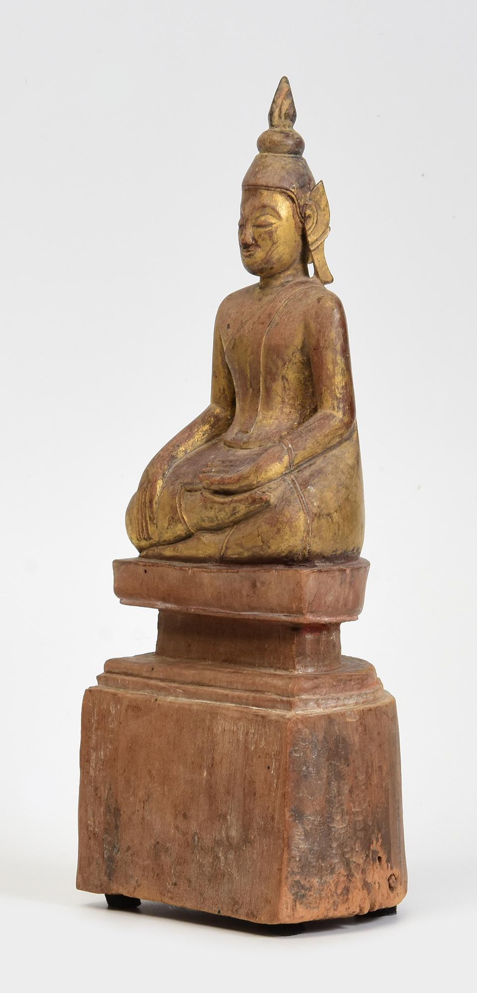 Legno Antico Buddha seduto in legno tailandese del XIX secolo in vendita
