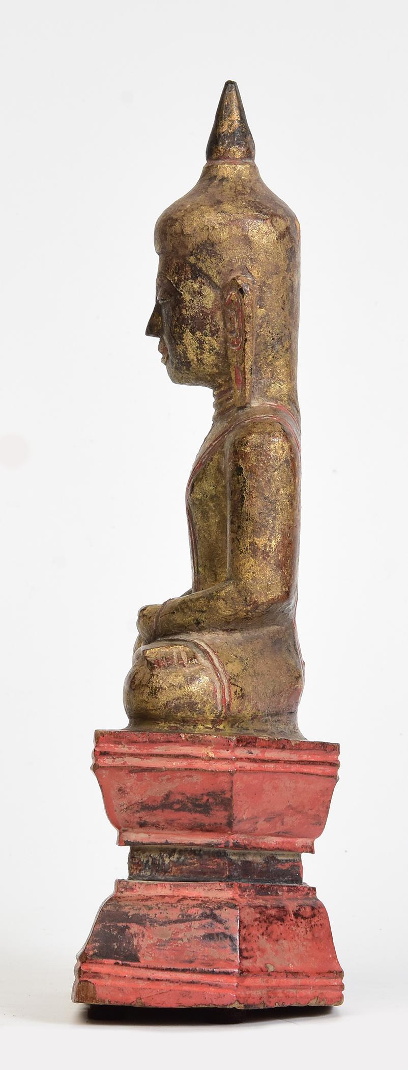 19. Jahrhundert, Antiker thailändischer sitzender Buddha aus Holz im Angebot 2