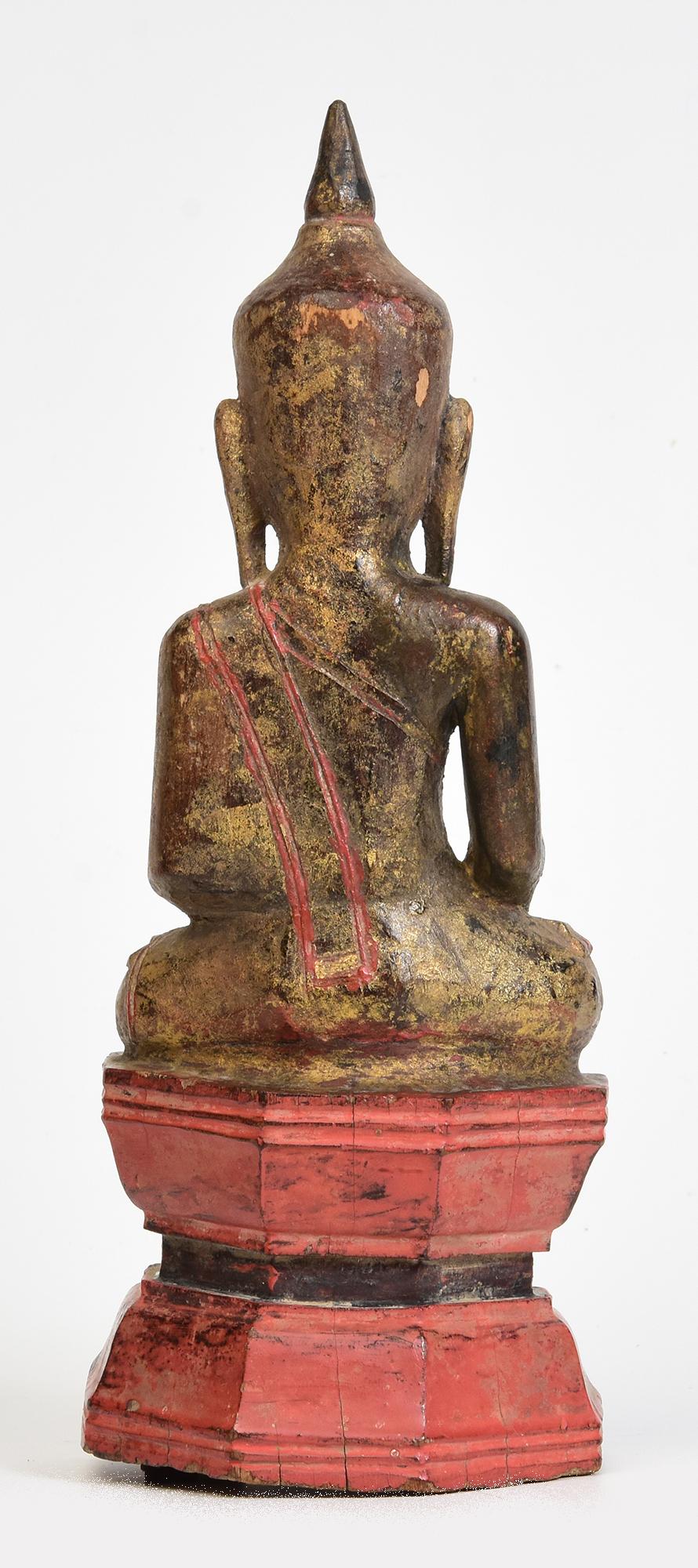 19. Jahrhundert, Antiker thailändischer sitzender Buddha aus Holz im Angebot 3