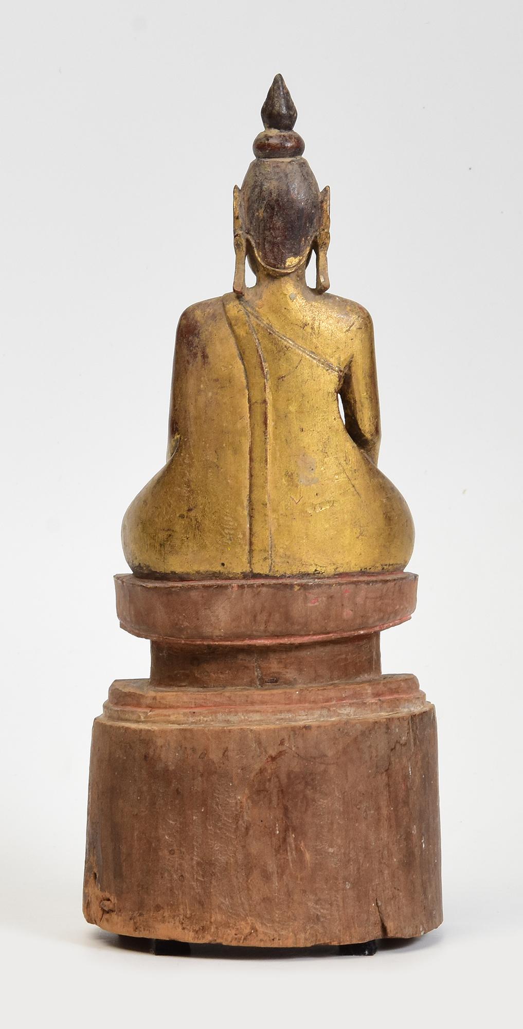 Antico Buddha seduto in legno tailandese del XIX secolo in vendita 2