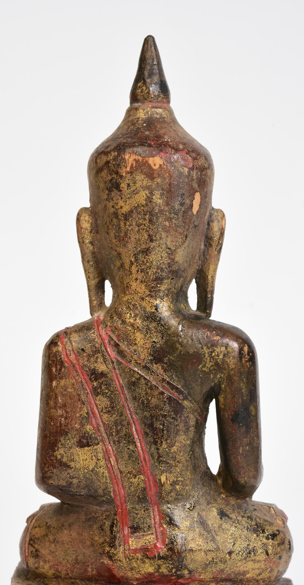 19. Jahrhundert, Antiker thailändischer sitzender Buddha aus Holz im Angebot 4