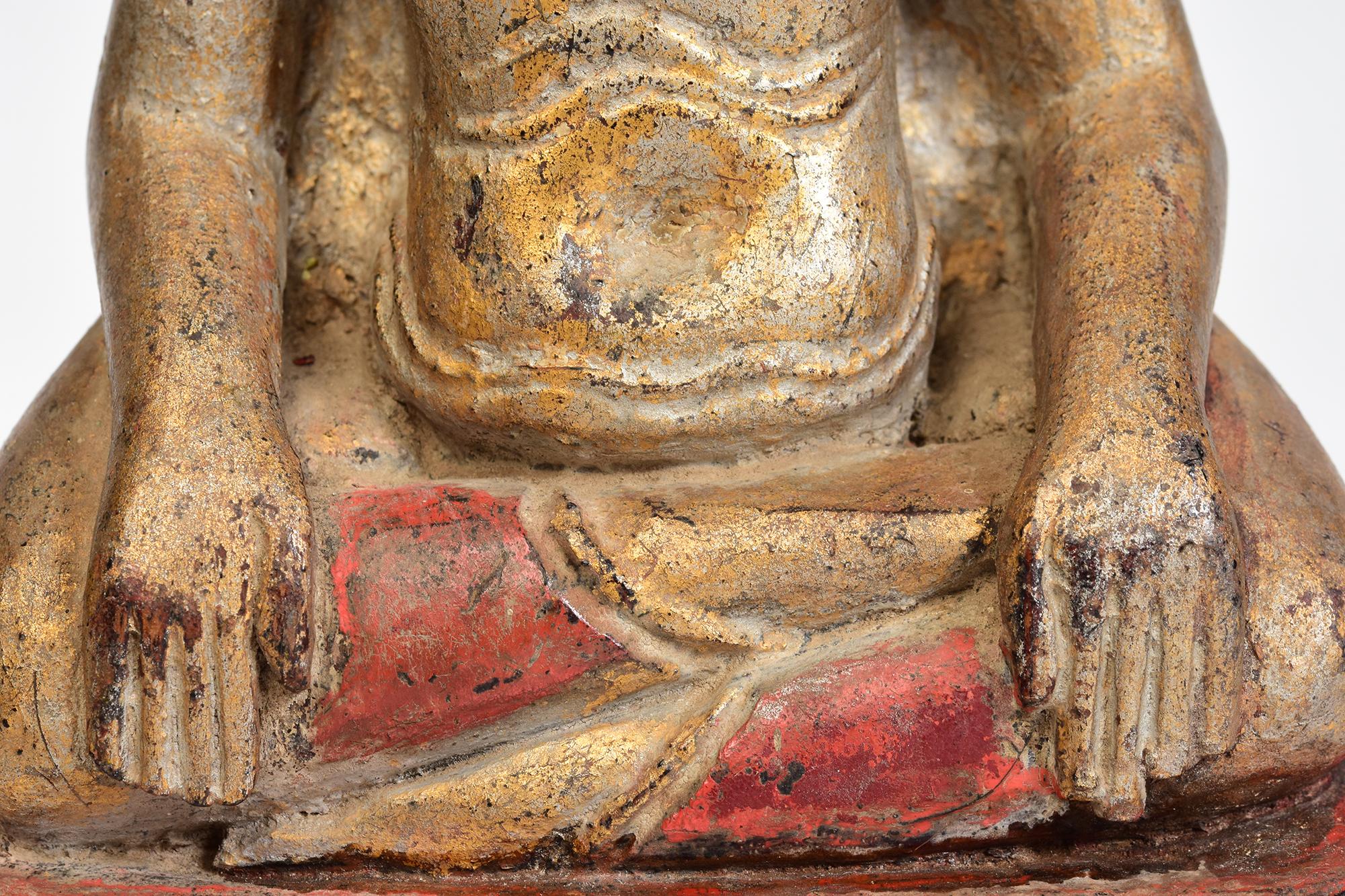 Sculpté à la main XIXe siècle, Antiquité thaïlandaise, Bouddha heureux assis en bois en vente