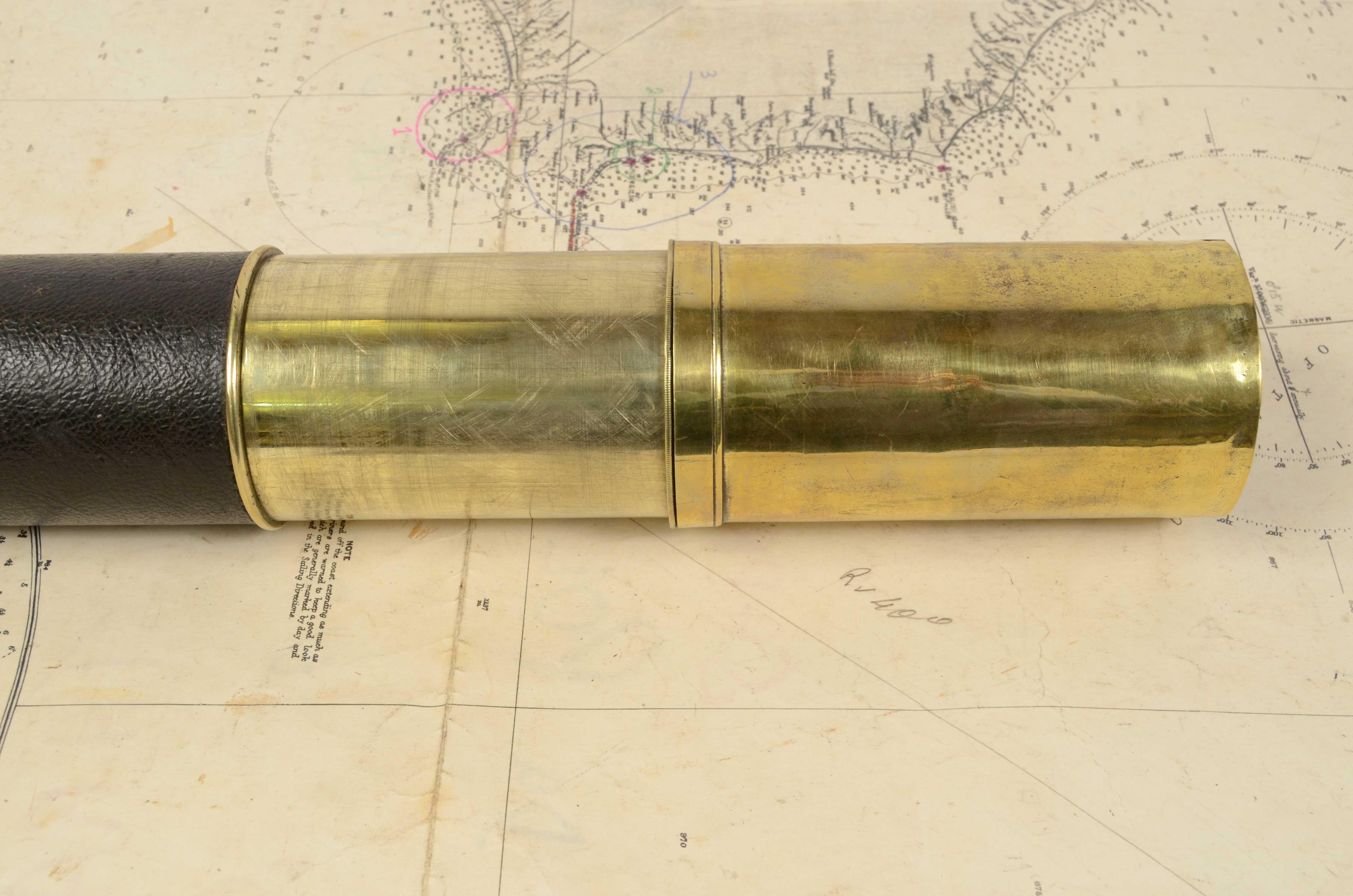 19th Century Antique Three Draw English Brass Telescope with Handle Leather In Good Condition In Milan, IT