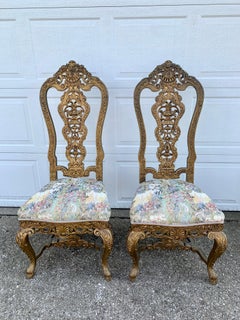 Paire d'anciennes chaises de trône vénitiennes en bois doré sculpté du 19e siècle